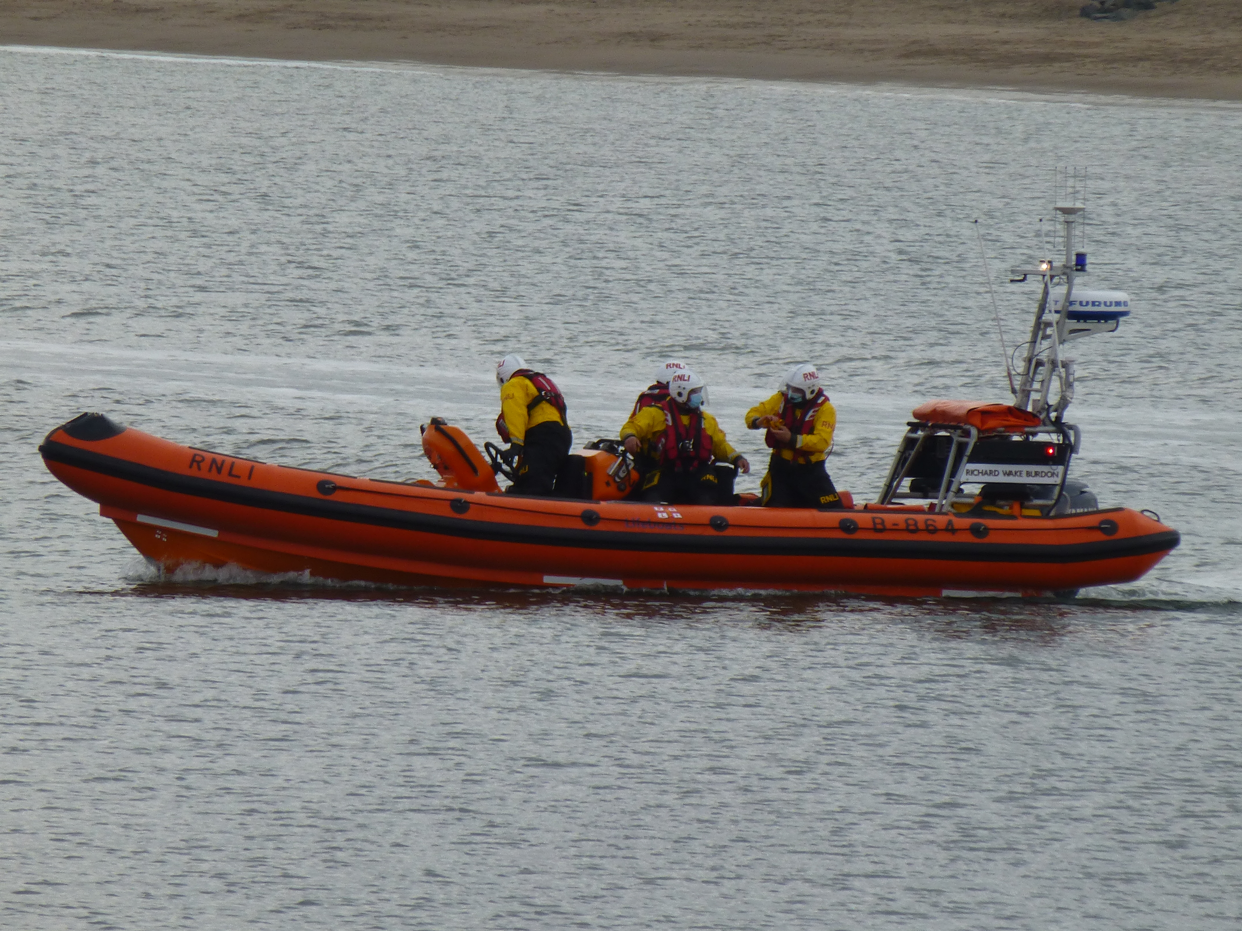 Lifeboat returning after call