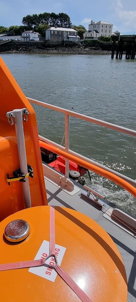 Vessel under tow at Hobbs Point