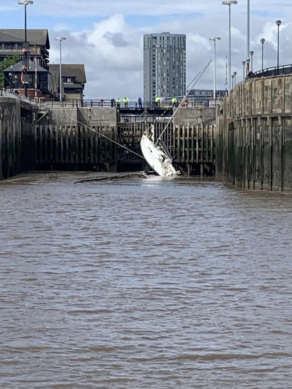 RNLI Hoylake volunteers take part in multi-agency effort to assist yacht which had run aground