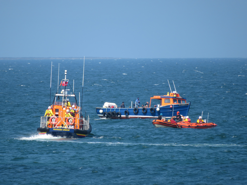 Seahouses Lifeboats with the casualty vessel. Local passenger boat come to look !