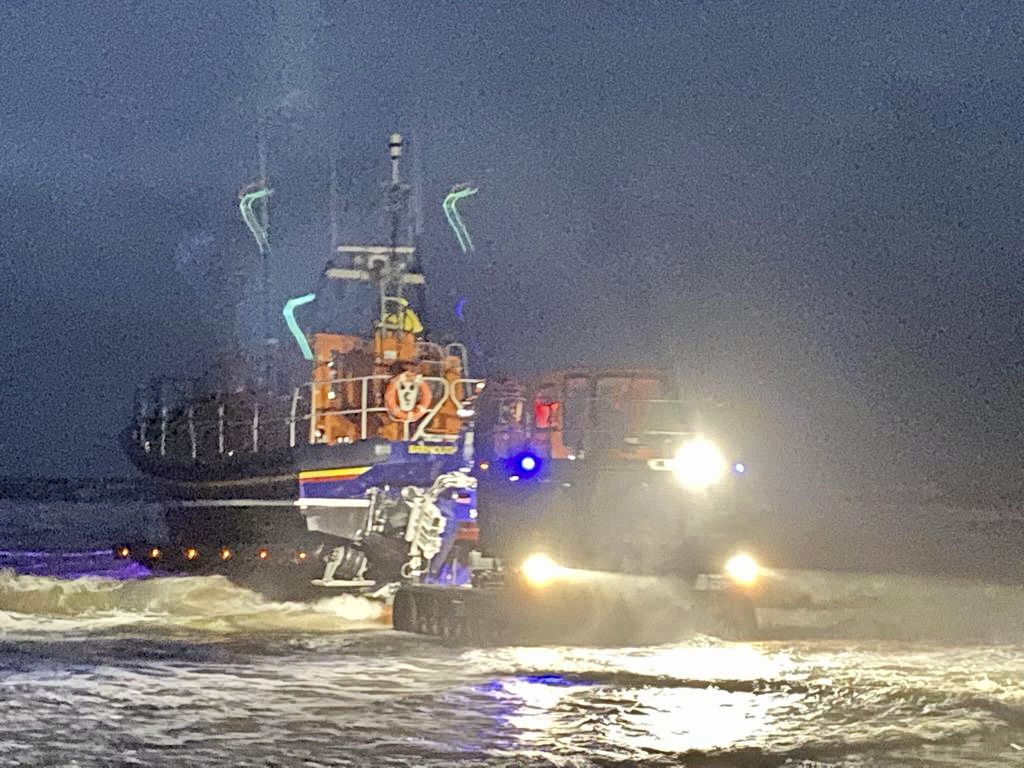 ALB Ella Larsen launching into rough seas to a stricken ocean rowing boat