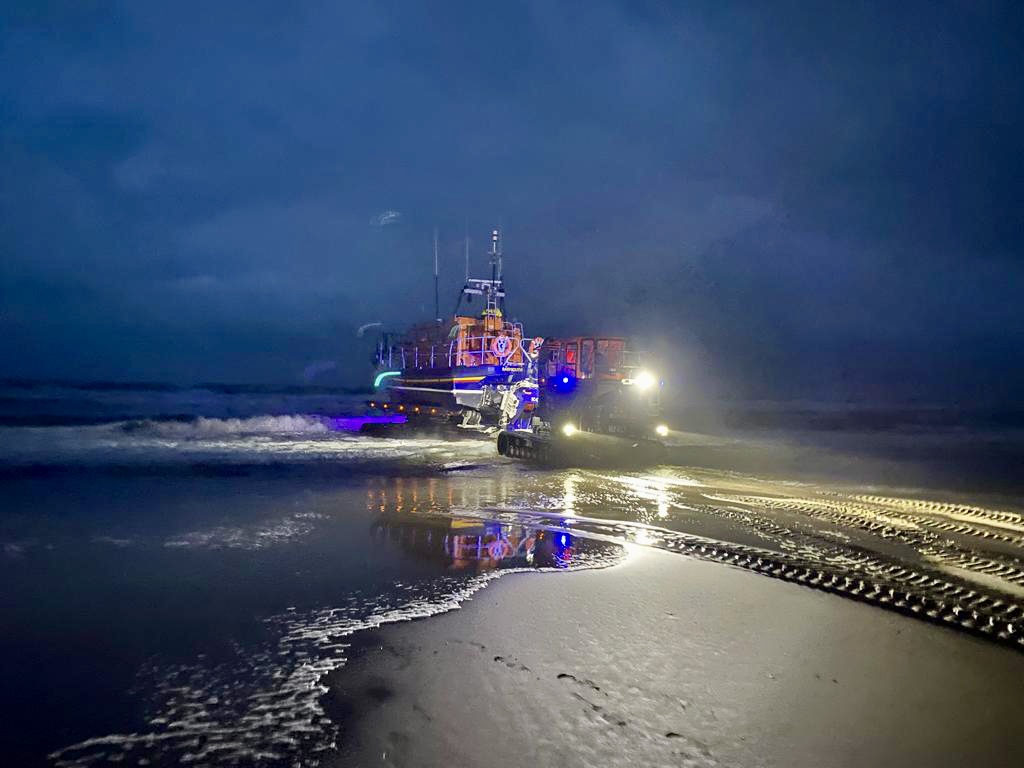 ALB Ella Larsen launching in rough seas