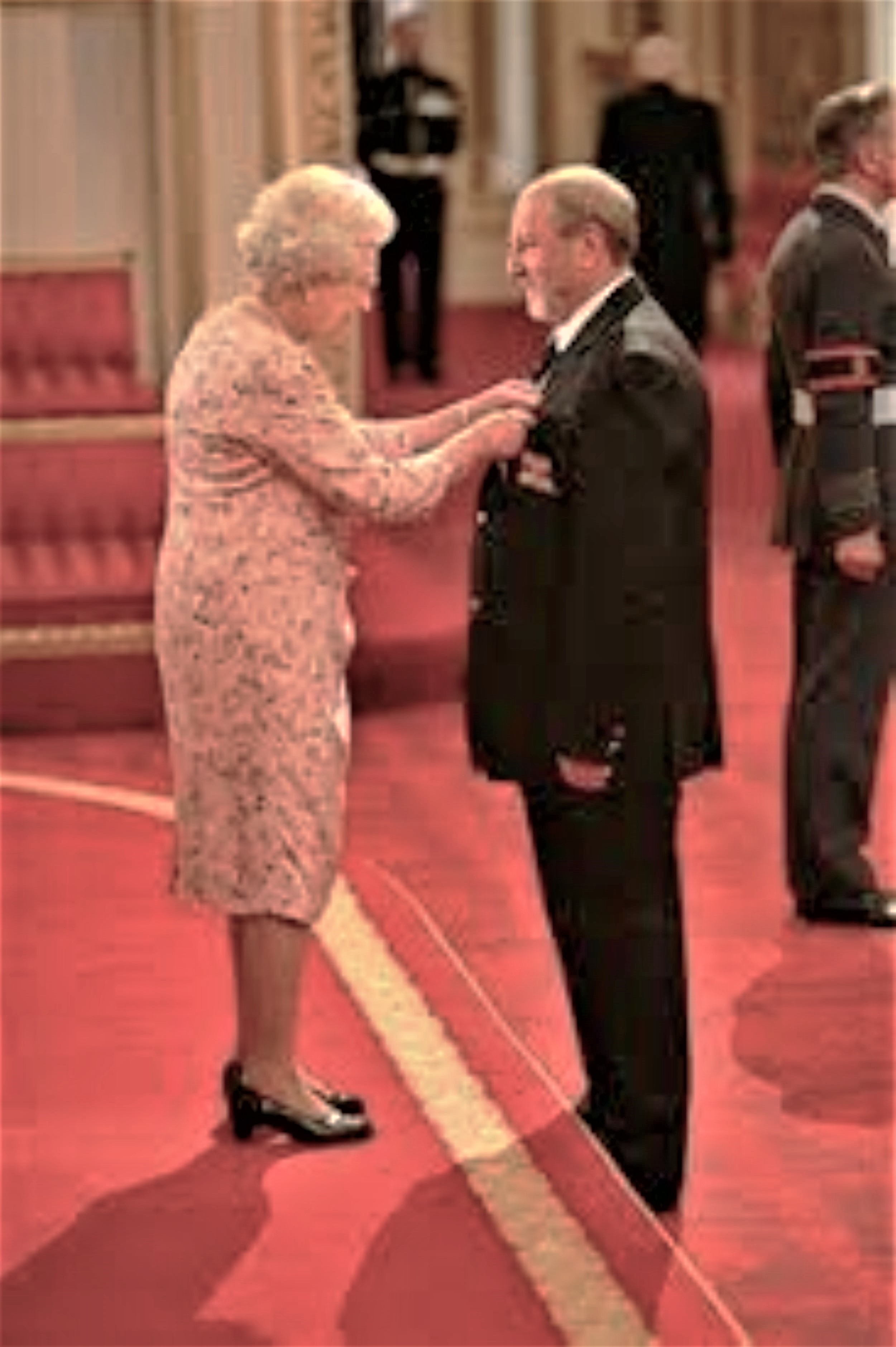 Robin receives his MBE from Her Majesty the Queen.