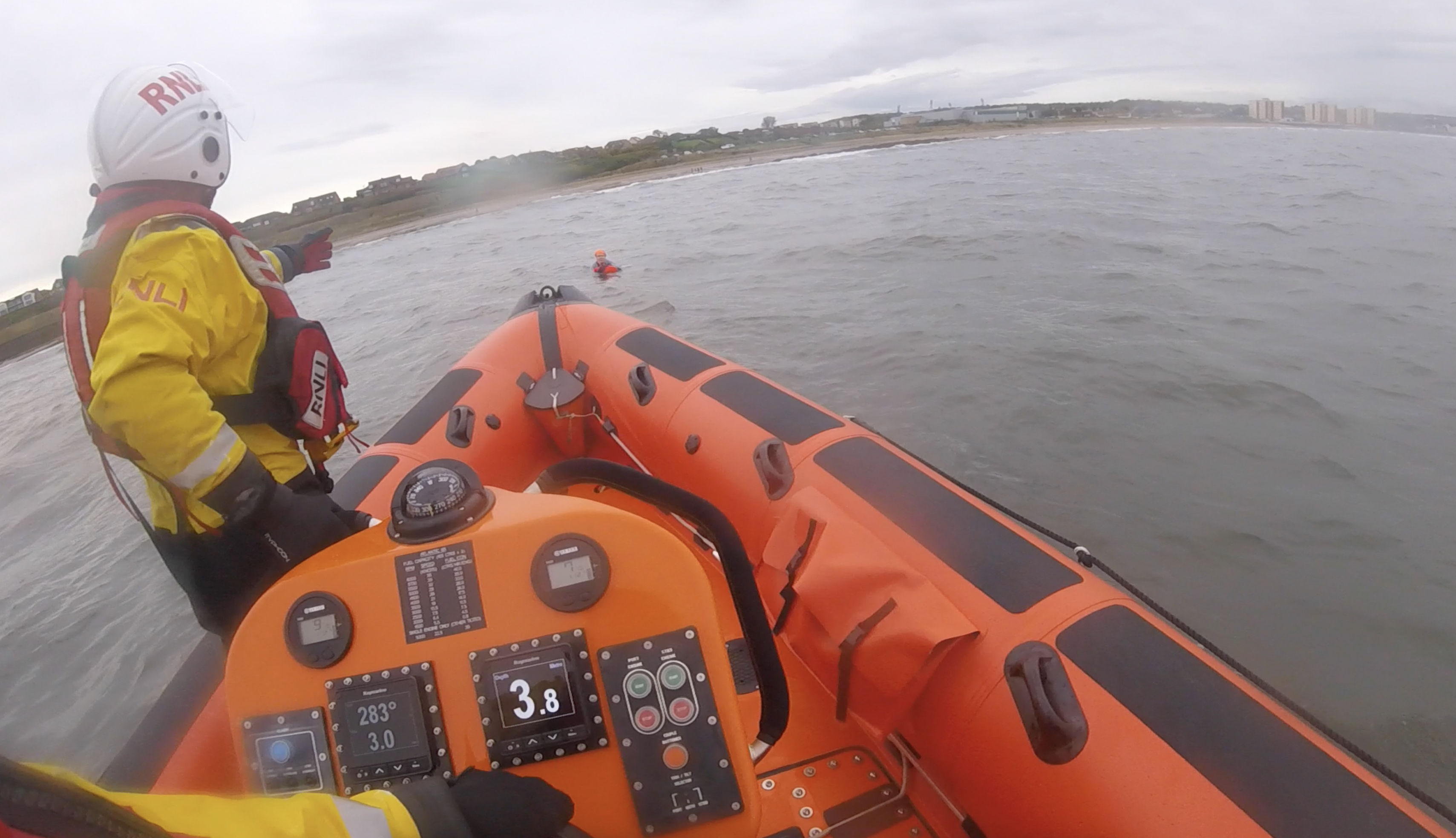 Kinghorn RNLI spots swimmer in difficulty off Seafield