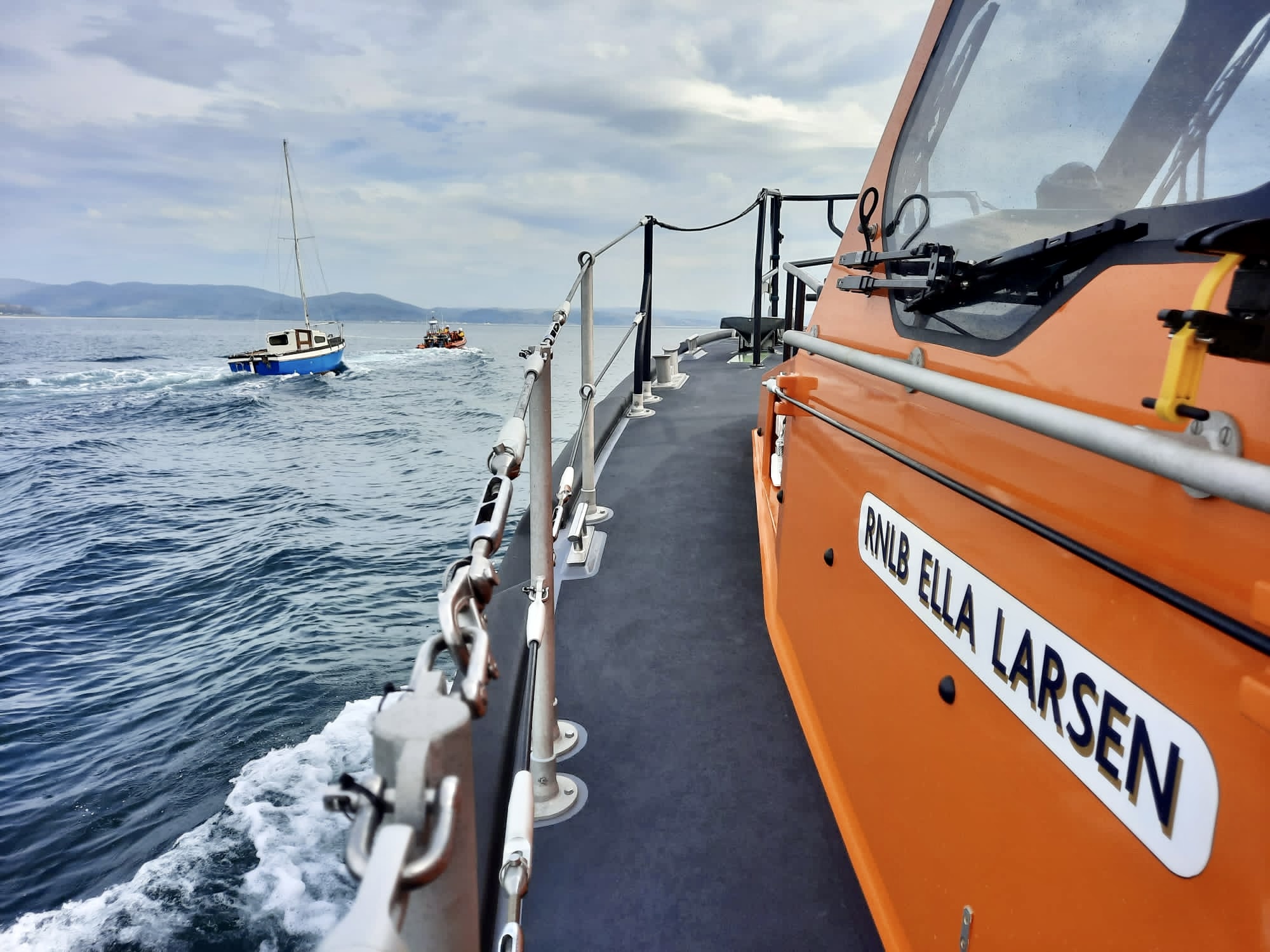 ALB Ella Larsen with Aberdyfi RNLI and yacht under tow