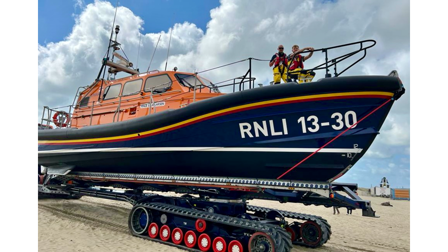 Rnli Launch Methods RNLI Barmouth launch to people in difficulty in the water | RNLI