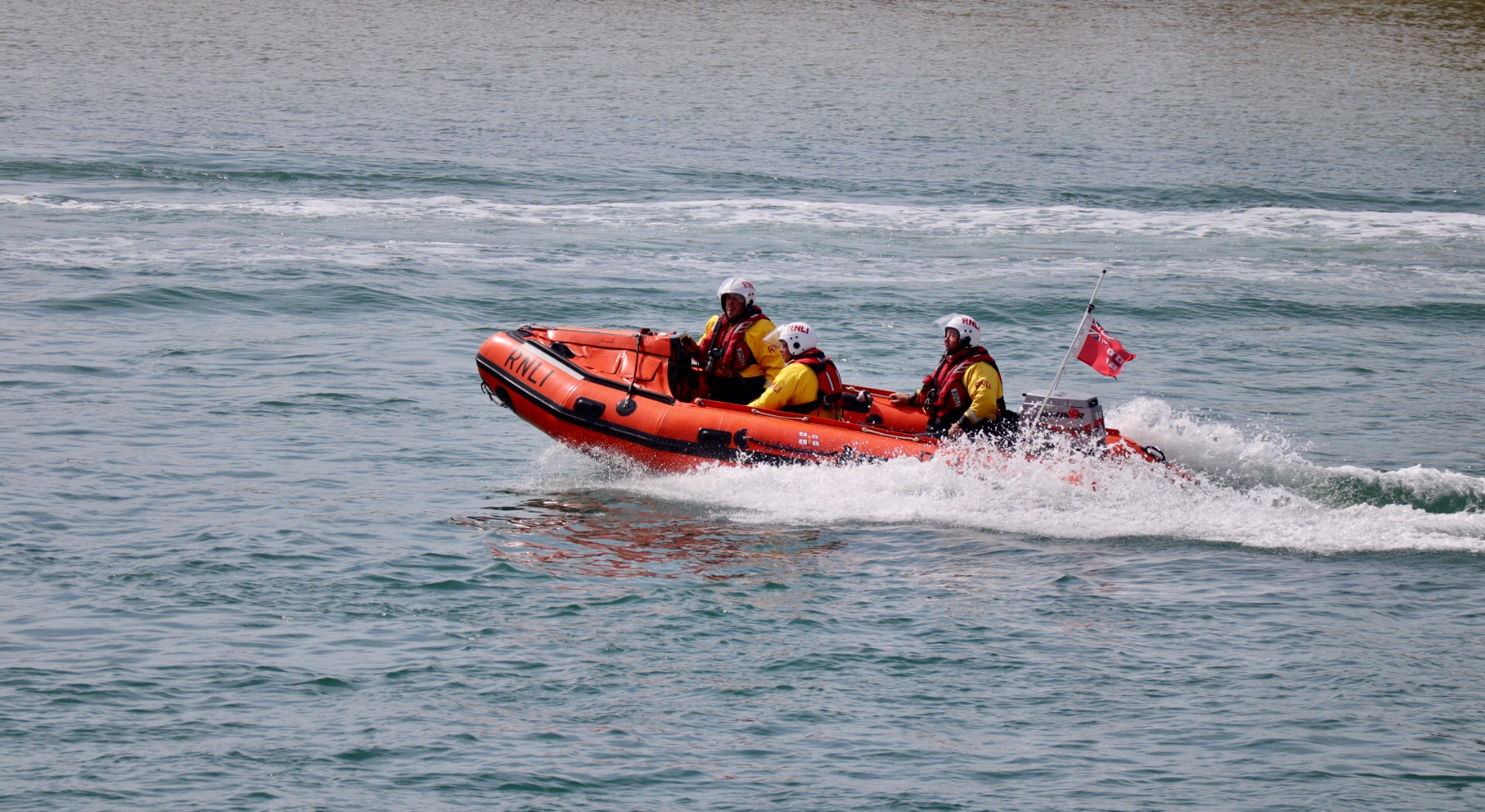 Littlehampton RNLI’s Ray of Hope conducted a search and rescue demonstration