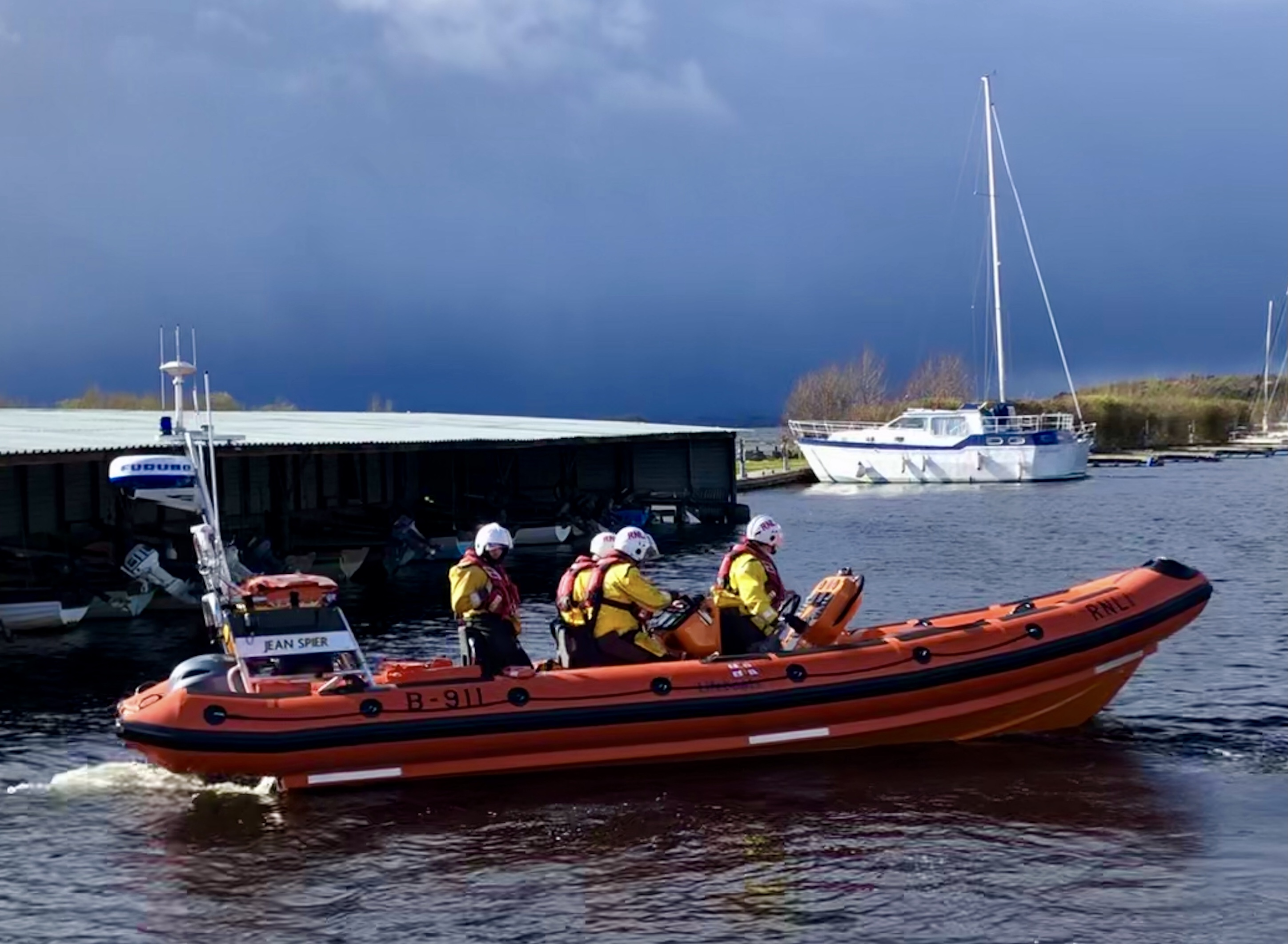 Lough Derg RNLI Lifeboat 'Jean Spier' launching on a Shout with four crew on board