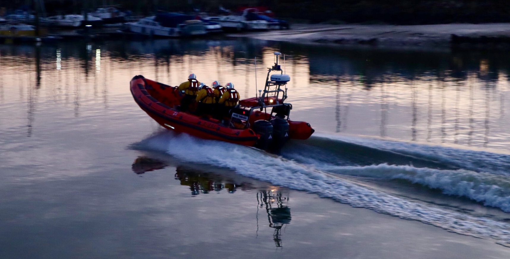 The volunteer crew of Littlehampton RNLI launch to rescue kitesurfer
