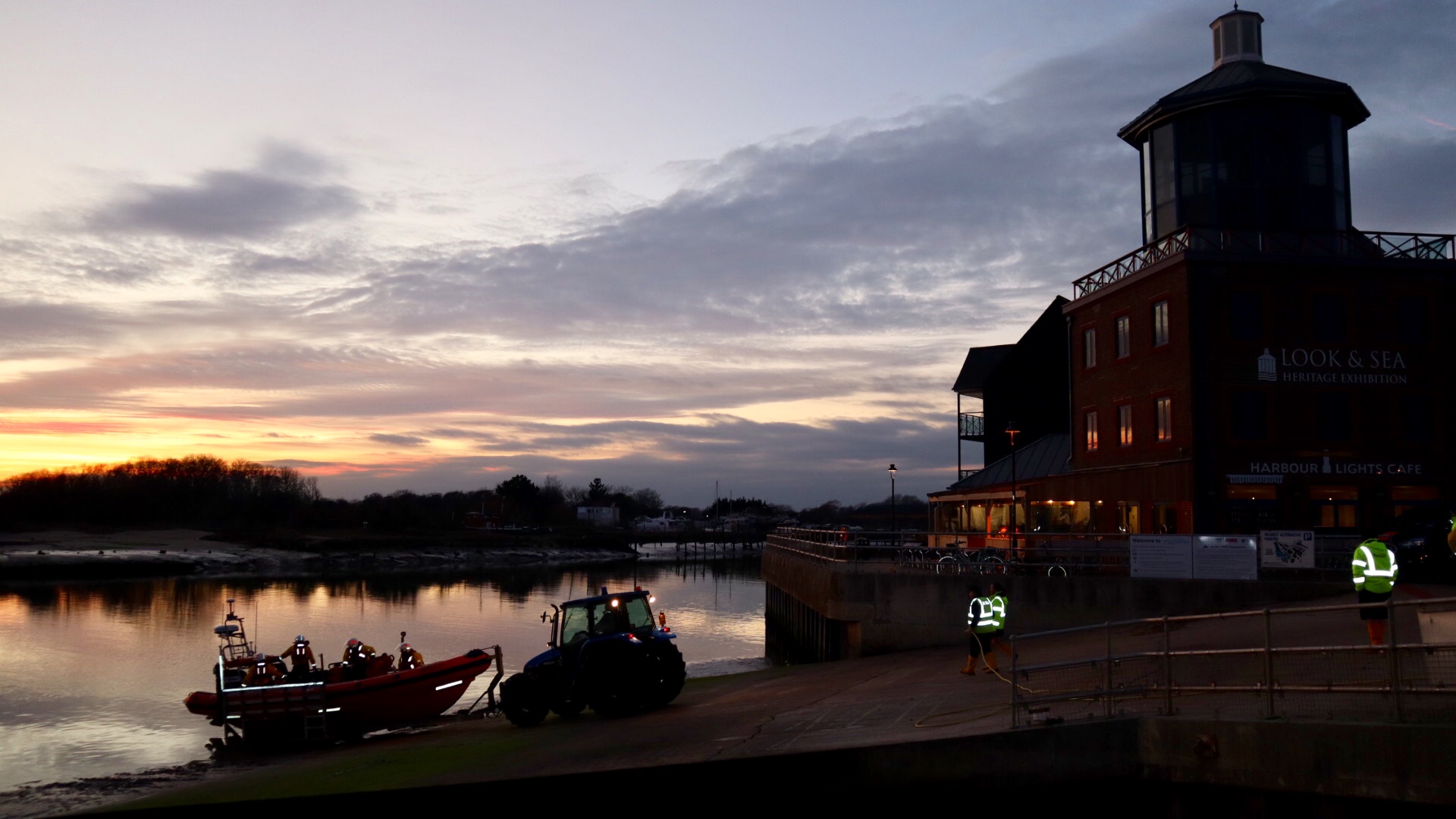 The volunteer crew of Littlehampton RNLI launch to rescue kitesurfer 