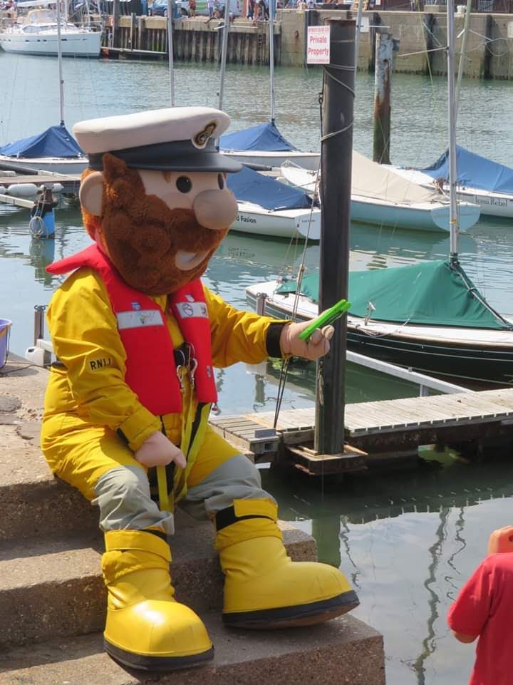 Stormy Stan trying his hand at crab fishing