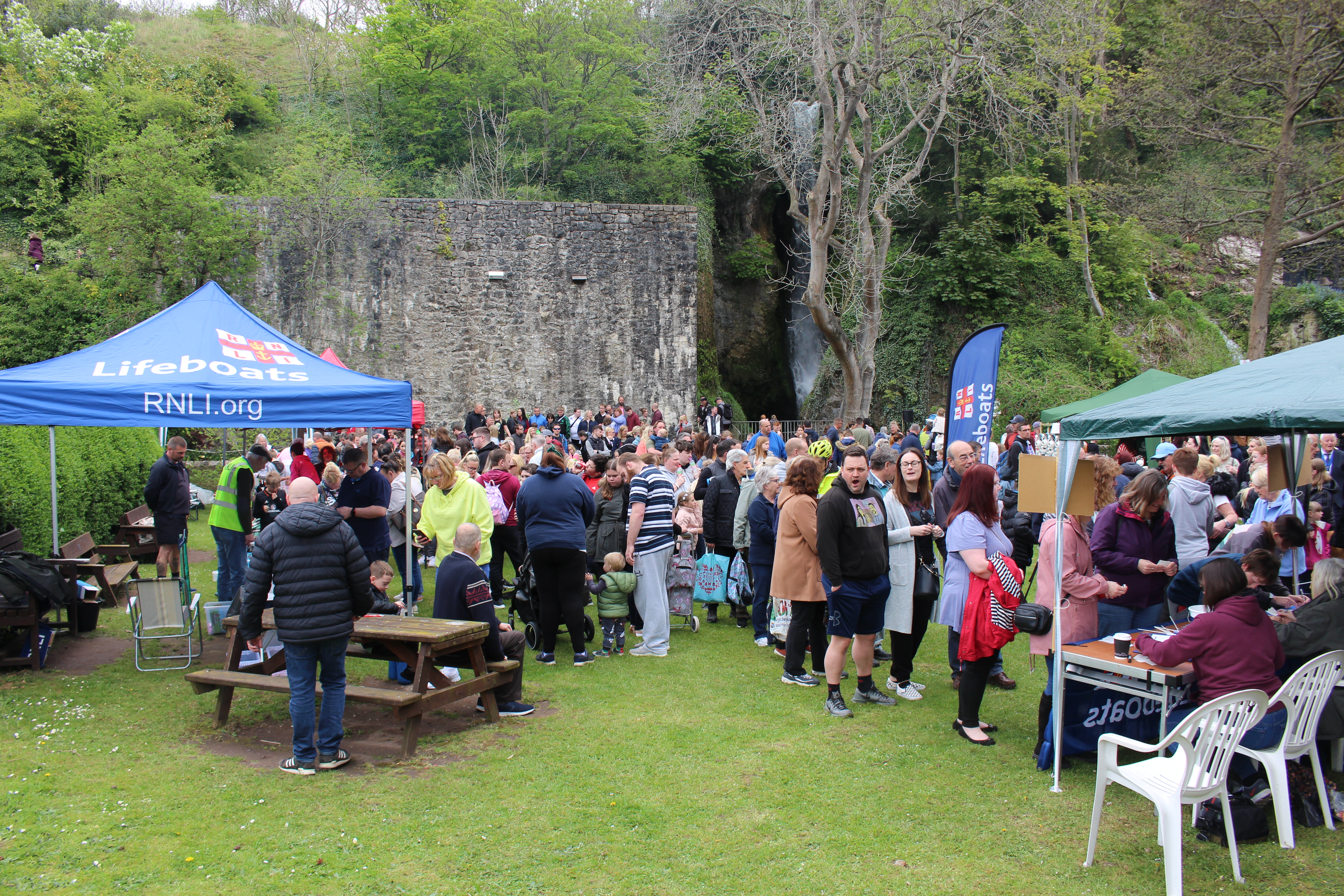 queues to register