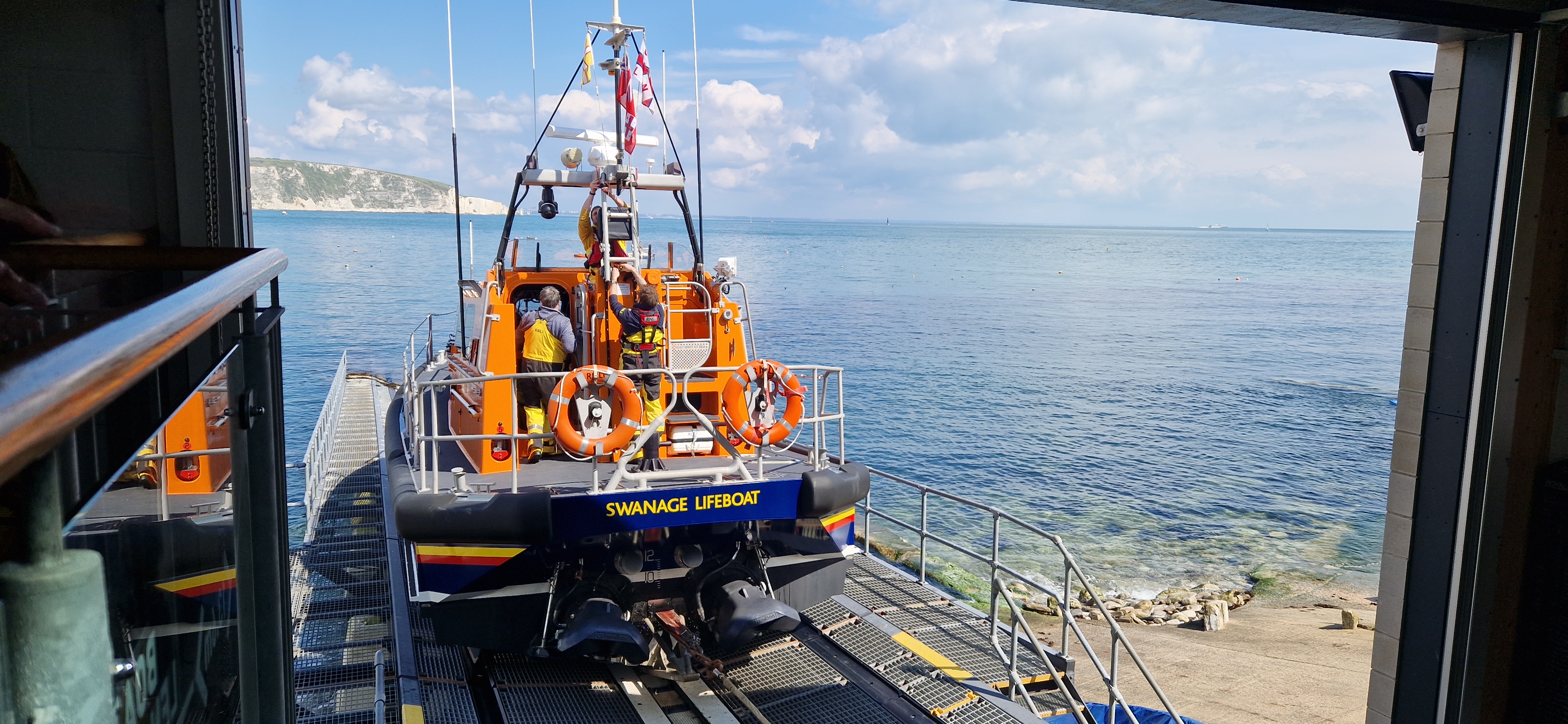 Swanage ALB launching to vessel on fire