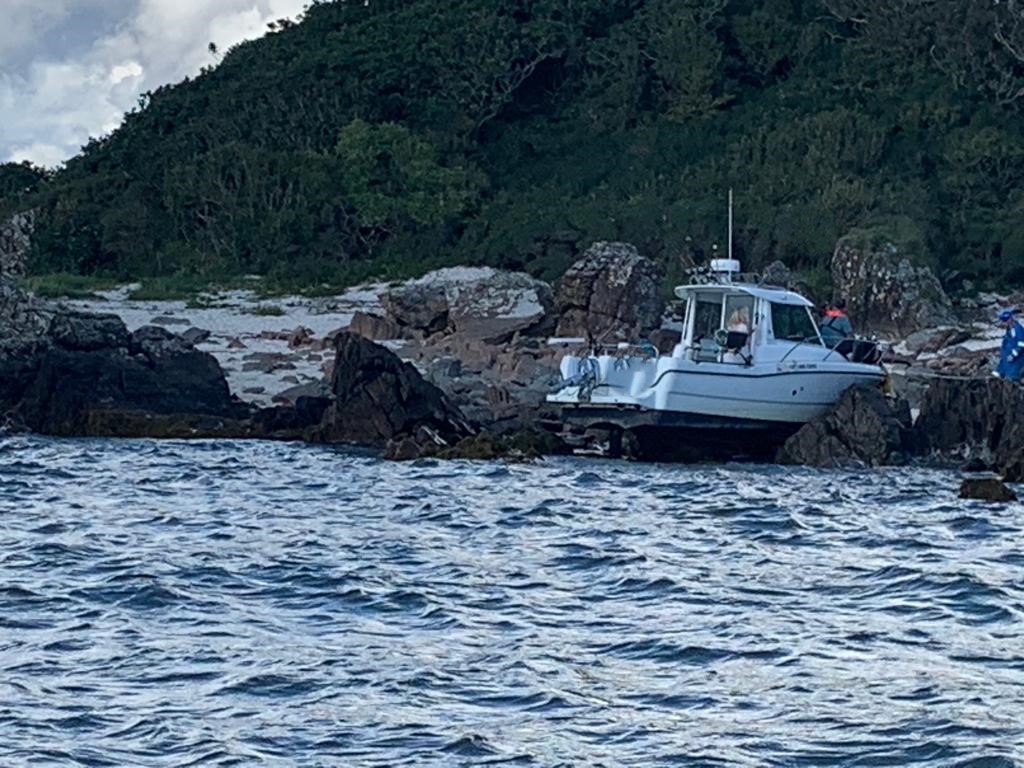 Motor boat stuck on rocks near Sandgreen 