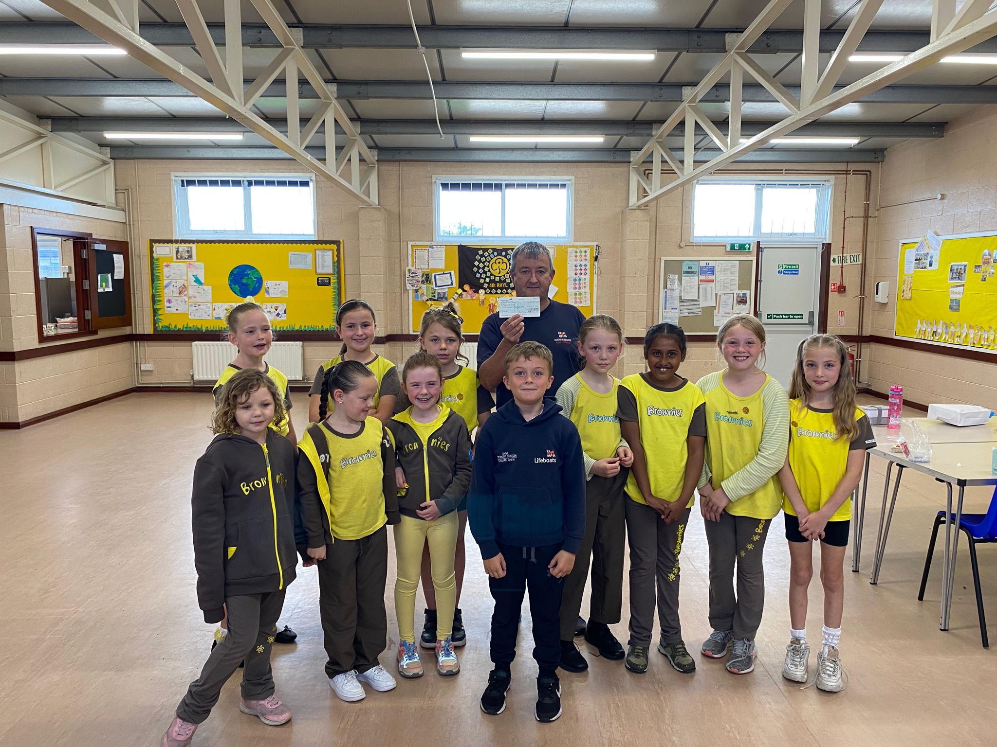 Brownies and crew son present cheque 