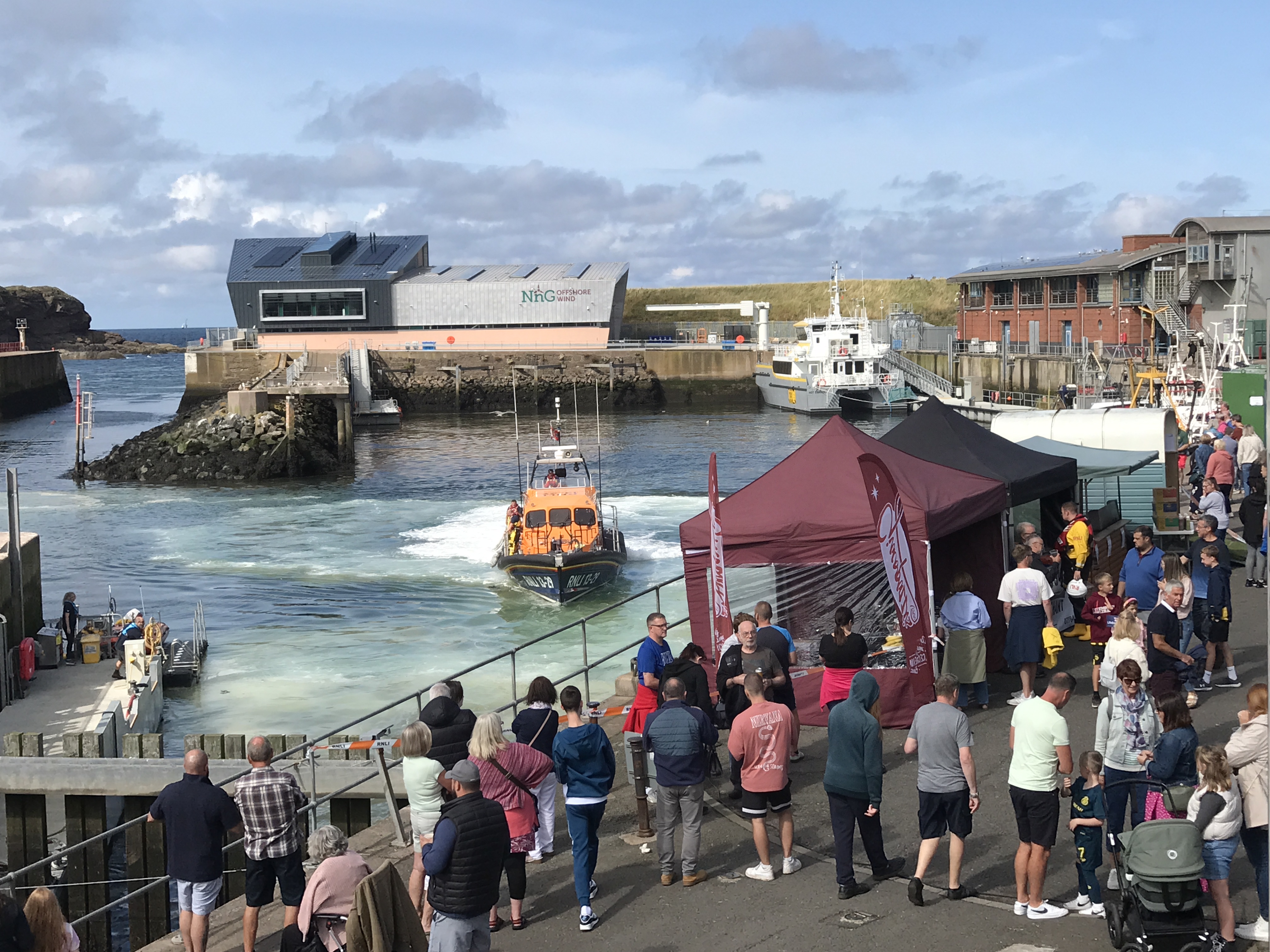 Eyemouth RNLB 'Helen Hastings' returns to harbour after a second shout Gala Day shout