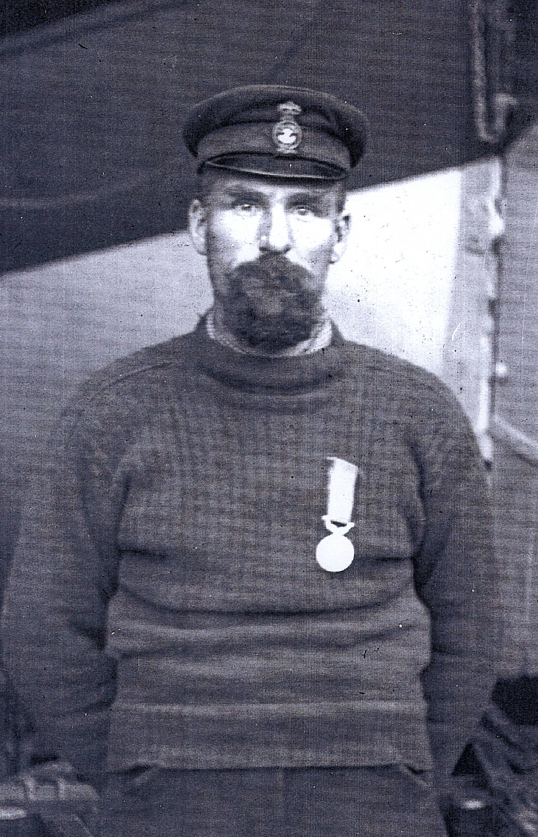 Black and white image of a lifeboat coxswain from the early 1900s.