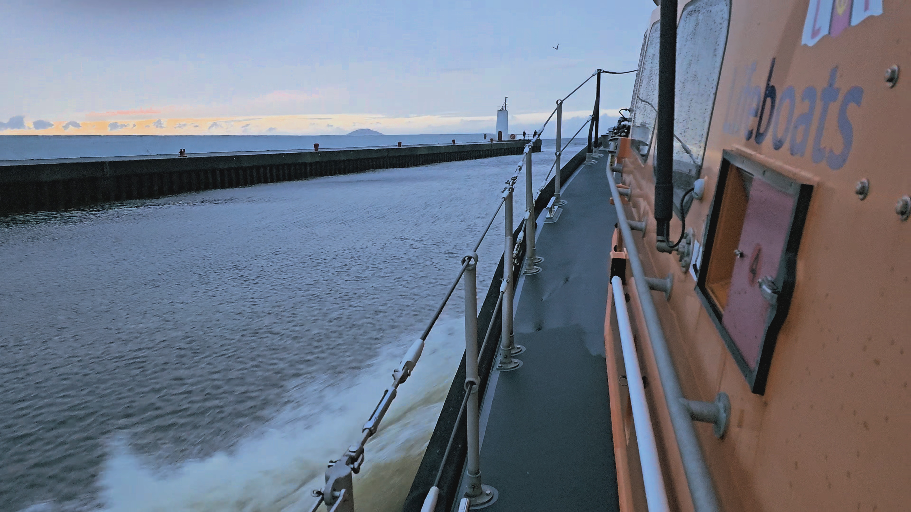 Girvan Lifeboat leaving port on todays shout