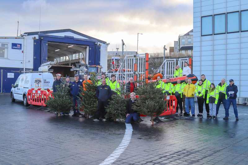 Margate RNLI Christmas tree chipping 08.01.23 - 2 (RNLI Margate)
