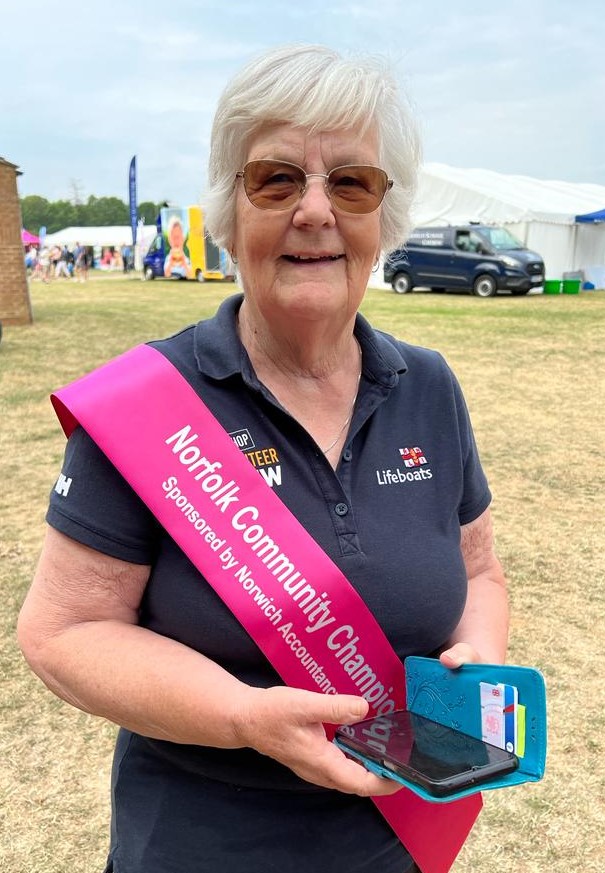 Tany Blackburn with her award