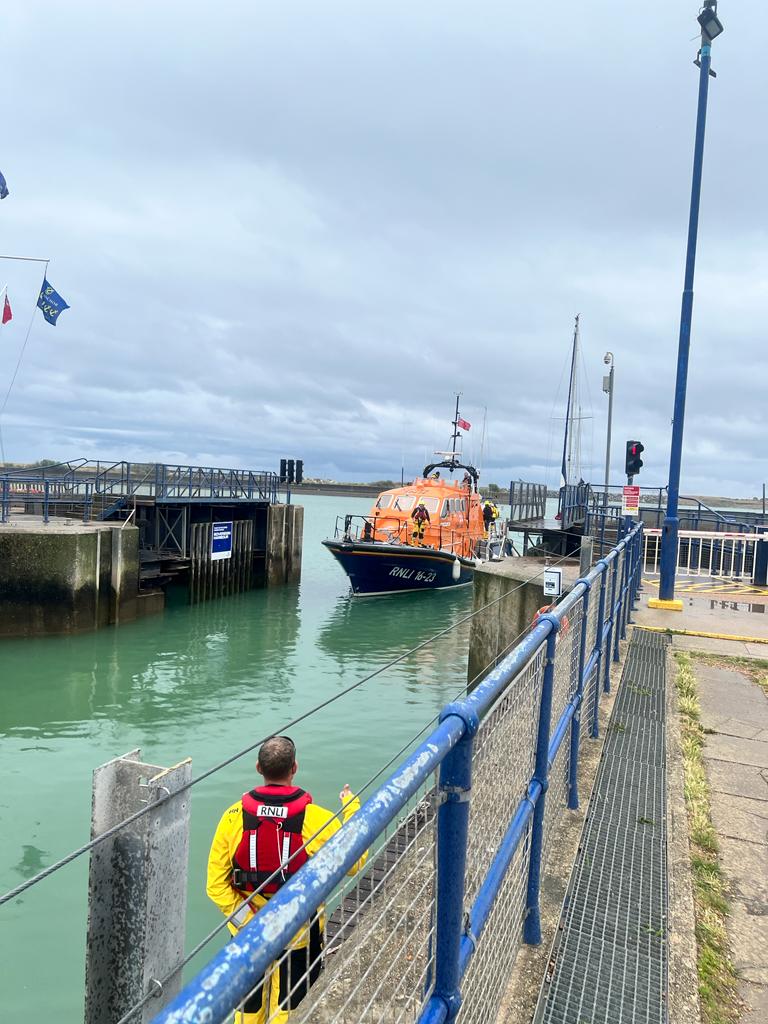 Diamond Jubilee entering the locks