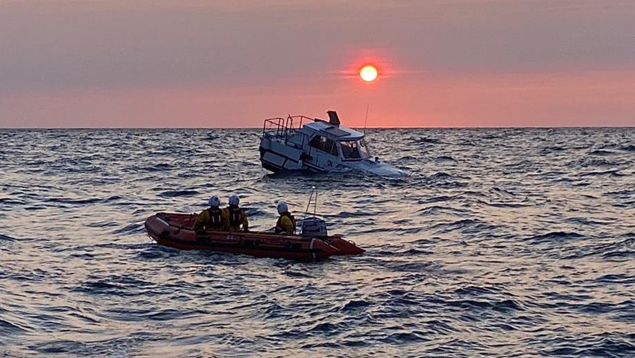 Sailors thank RNLI Ilfracombe for rescuing them from a sinking ship | RNLI