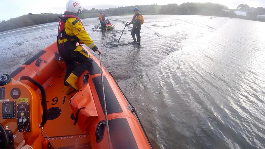 Falmouth RNLI assist a family stuck on mud in their dingy | RNLI