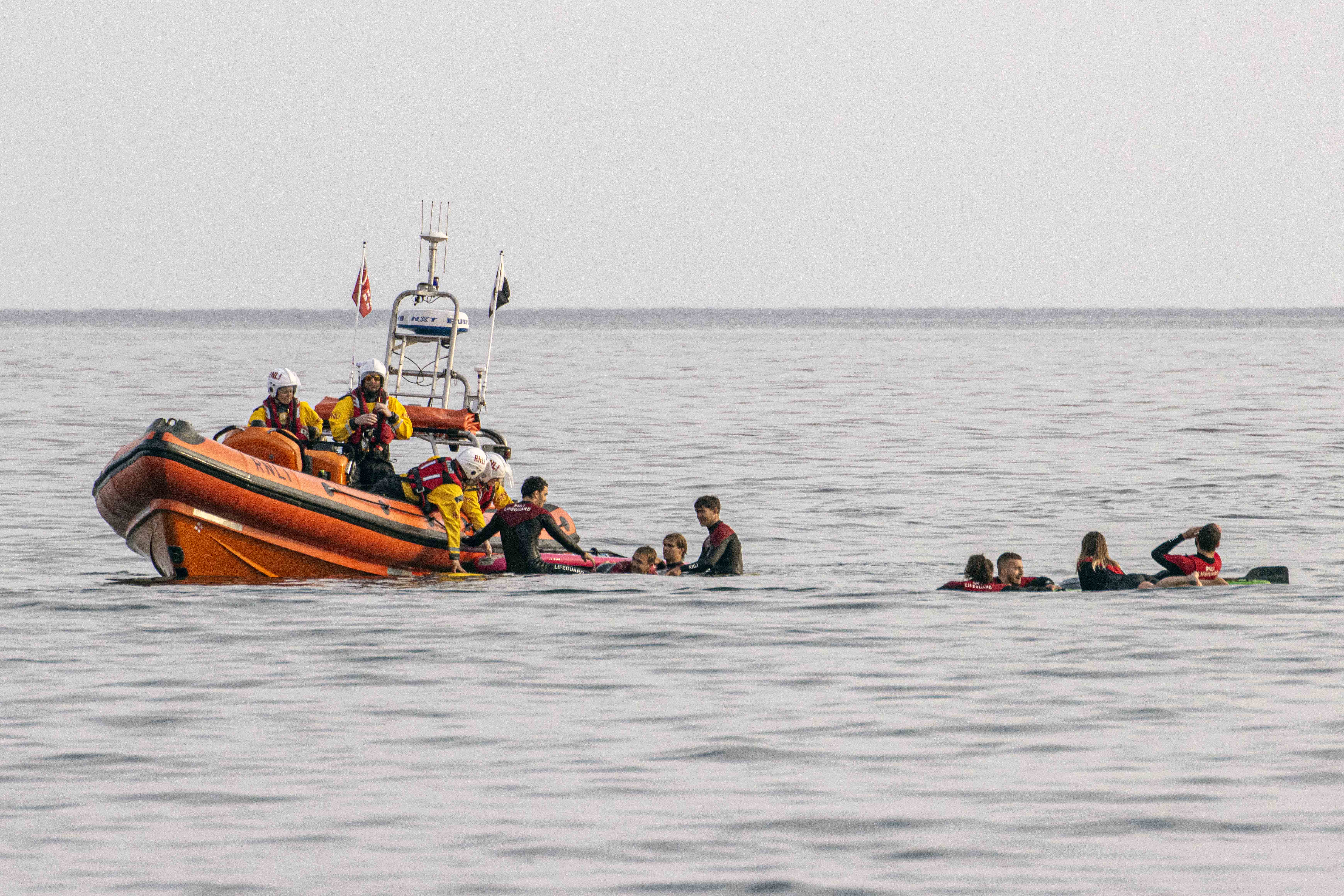 Looe RNLI volunteer crew training with RNLI SE Cornwall lifeguard team