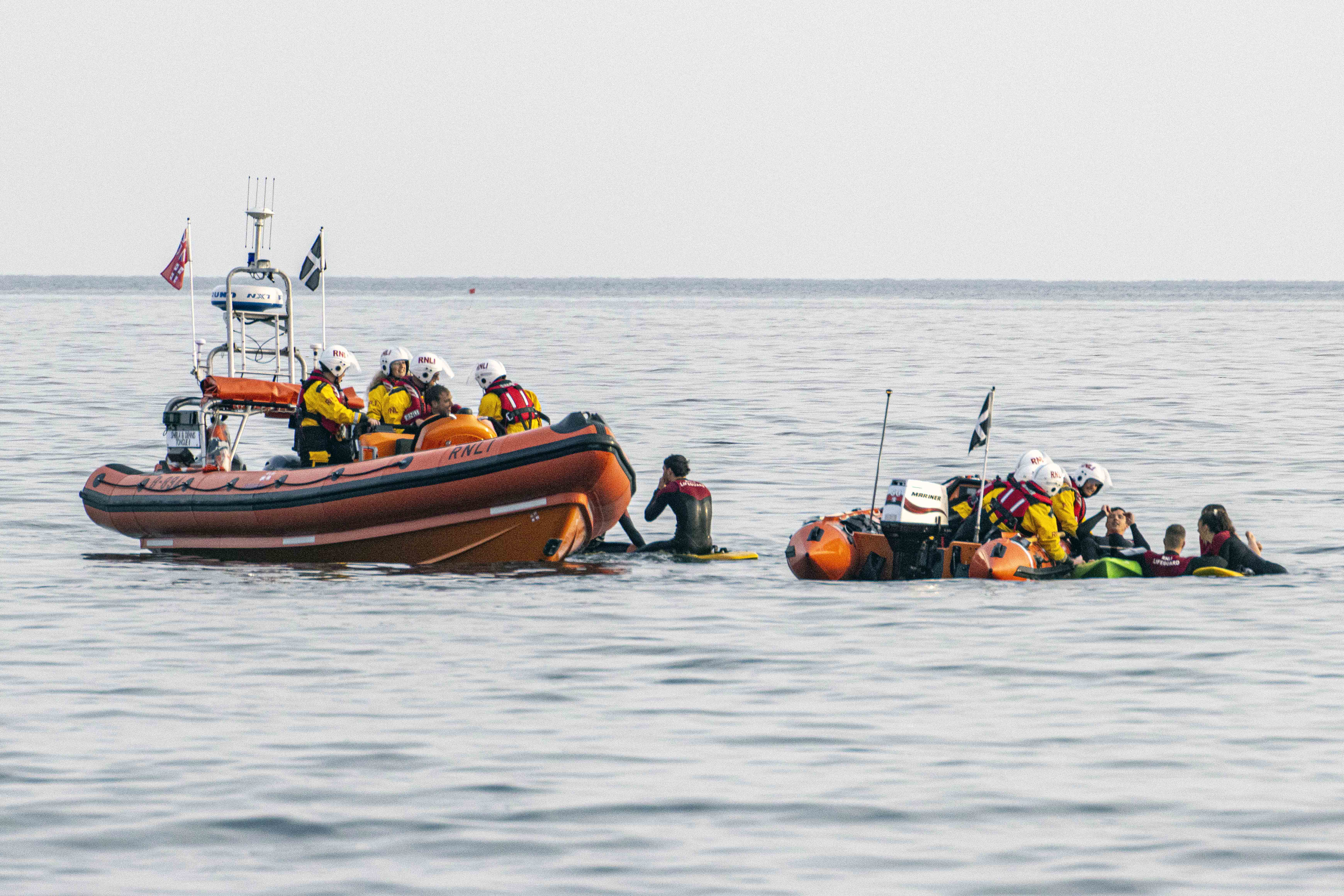 Looe RNLI volunteer crew training with RNLI SE Cornwall lifeguard team