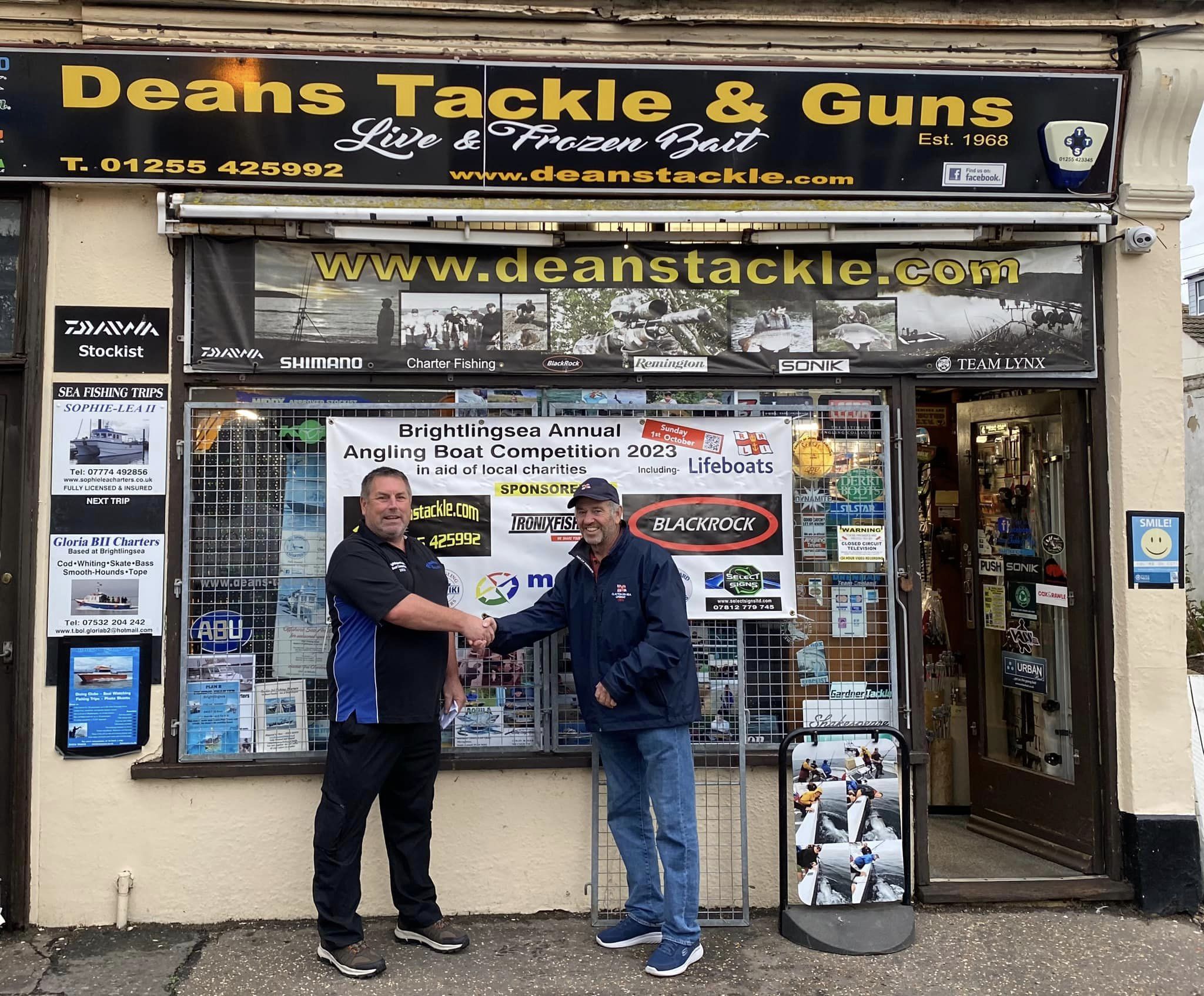 RNLI Clacton LOM receives donation of £1,000 from Local Business