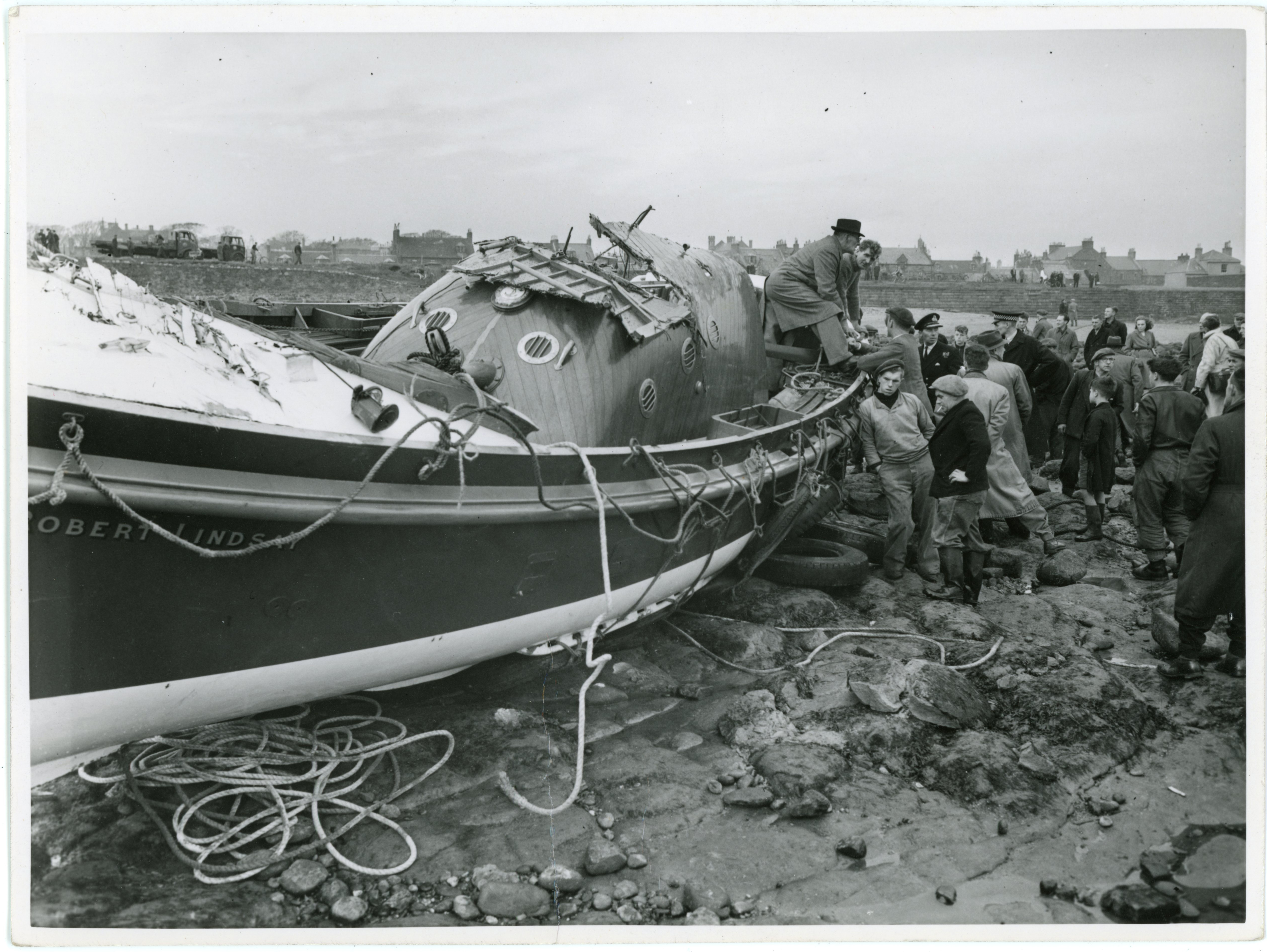 Arbroath residents mourn the loss of the six crew who made the ultimate sacrifice 70 years ago.