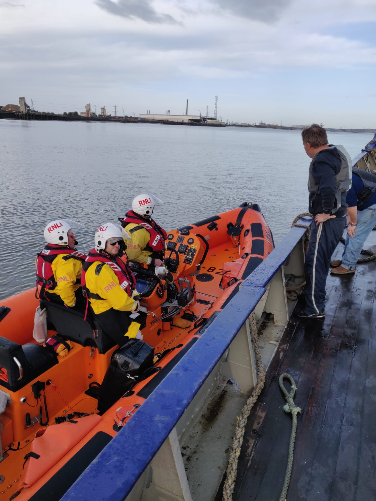Gravesend RNLI on scene as the broken down vessel