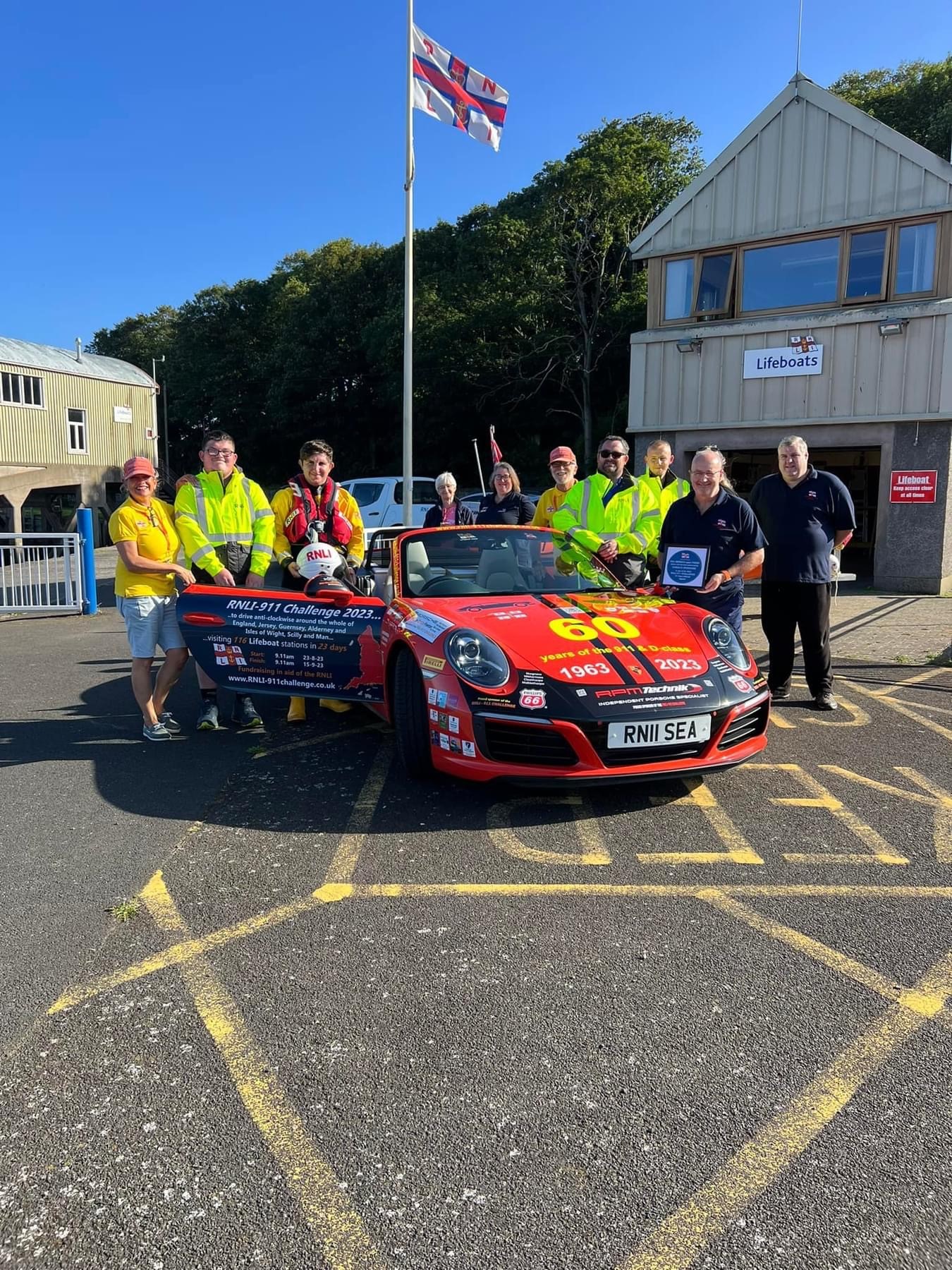 Berwick-upon-Tweed RNLI had a visit from retired couple Belinda and James Richardson from London, with their Porsche 911, which they have called ‘Splash’.
