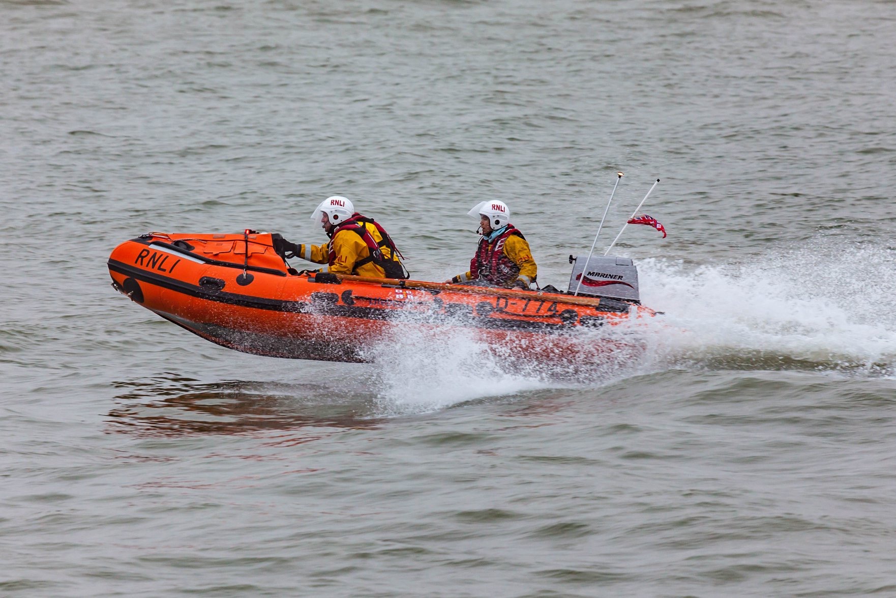 RNLI Clacton D-Class ILB in call out to person around Clacton Pier.