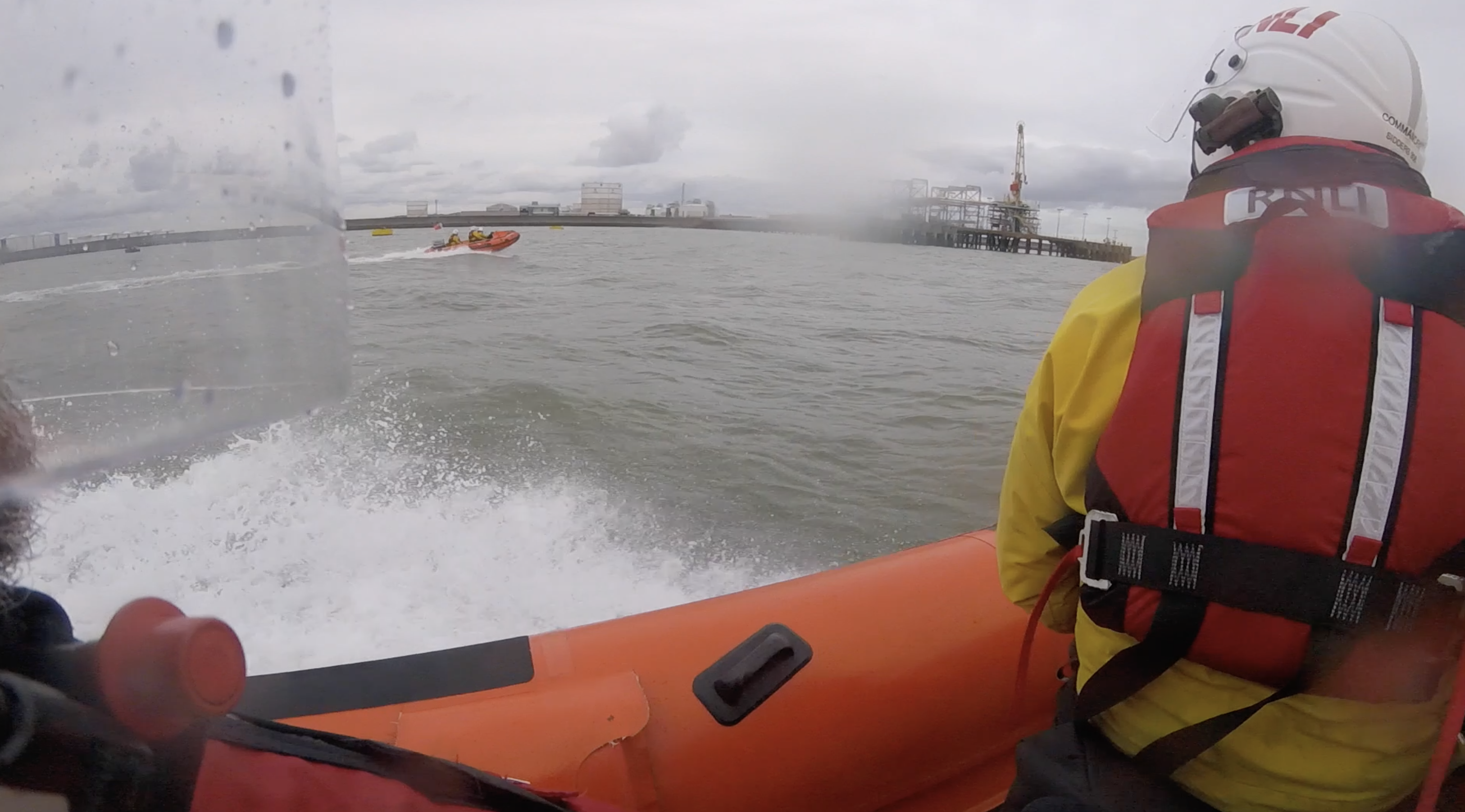 Gravesend RNLI on scene with Southend RNLI's D-Class Lifeboat