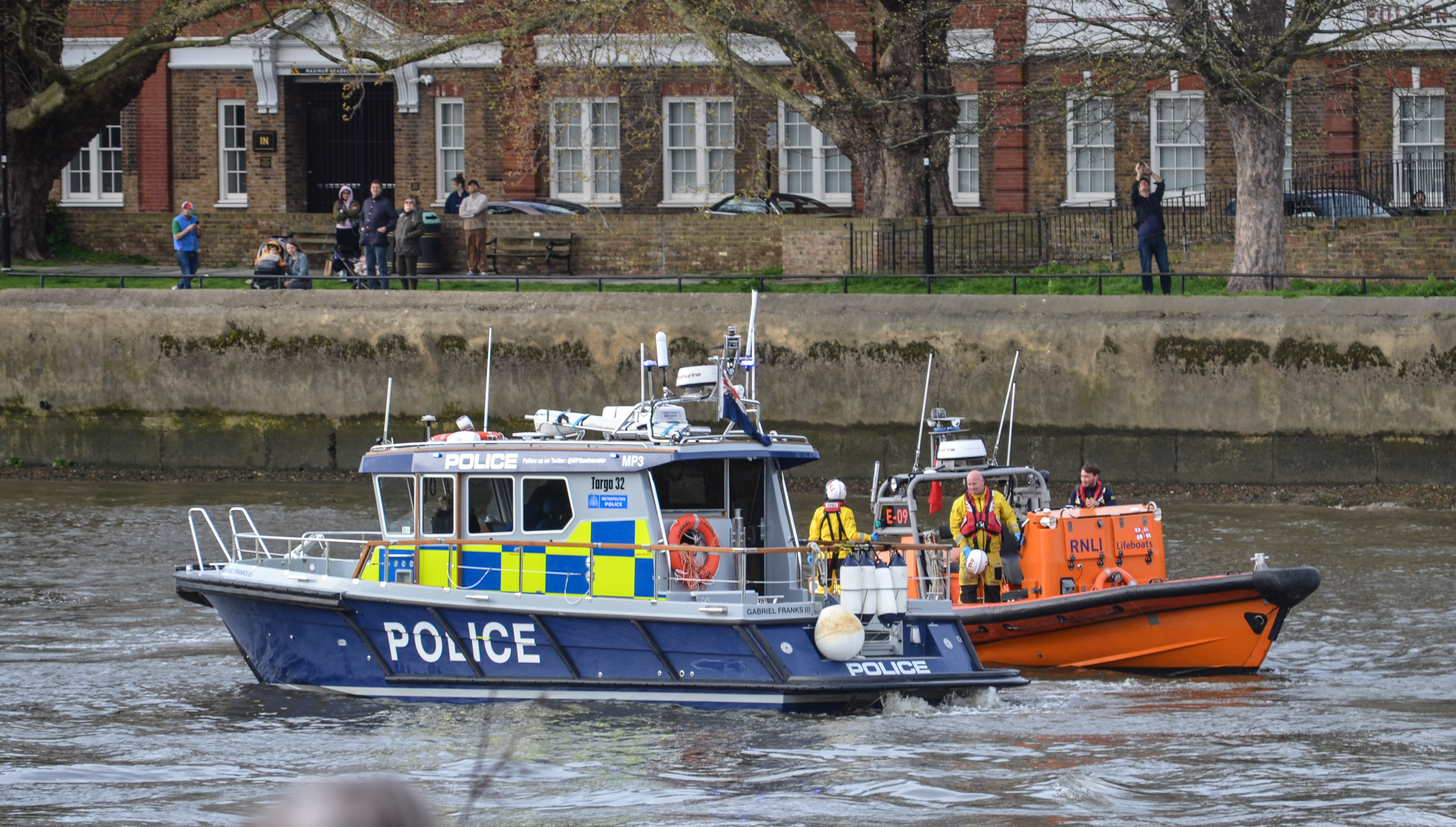 RNLI and Police crews exchanging results of search so far