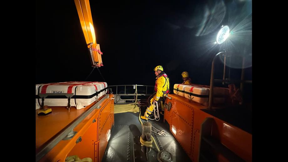 Derriks Torbay RNLI assists trawler with total loss of power in heavy seas at ...