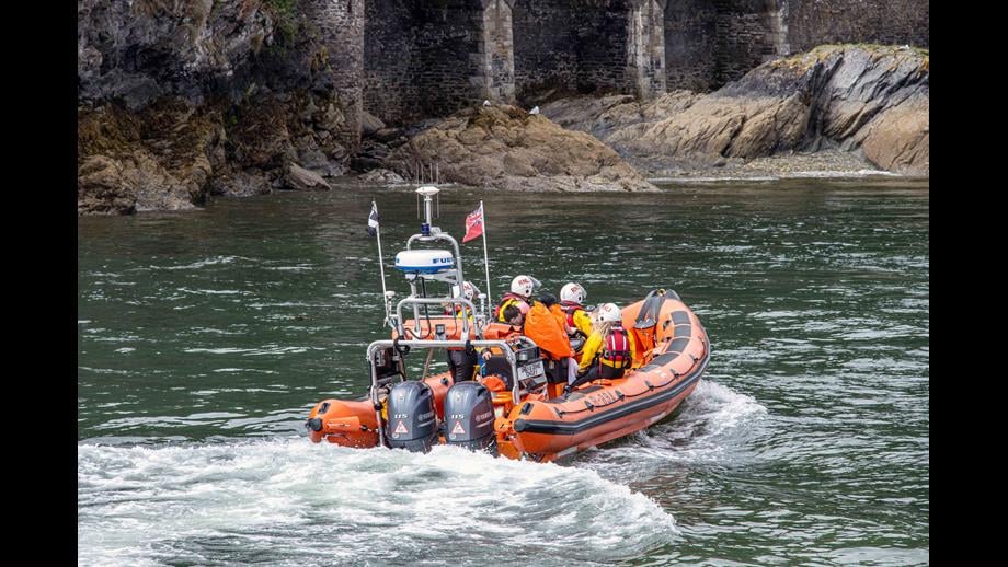 Rnli Launch Methods Looe RNLI volunteers assist a family of four unable to relaunch kayaks ...