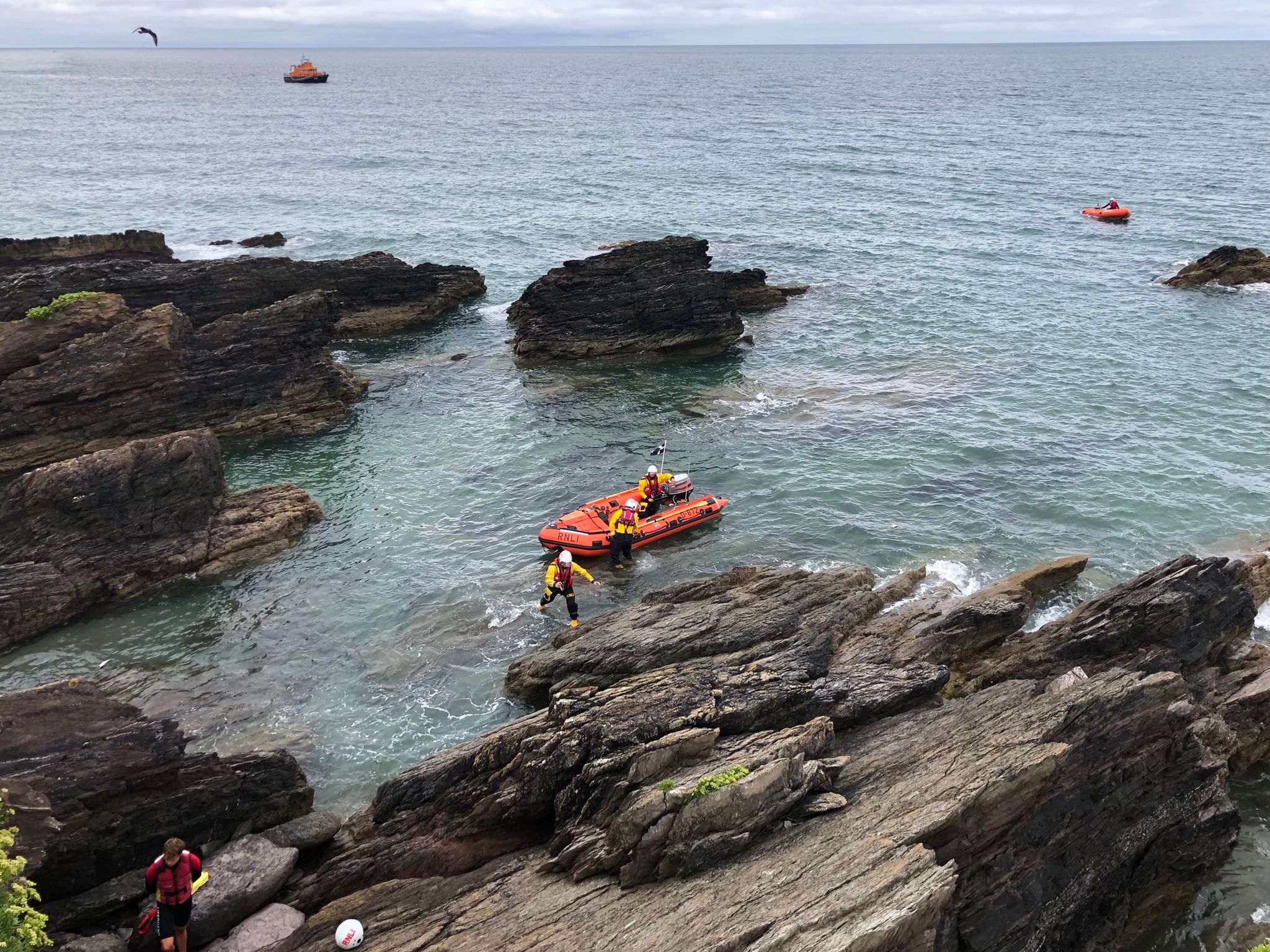 Freathy - Preparing to extract the casualty onto the D Class inshore lifeboat