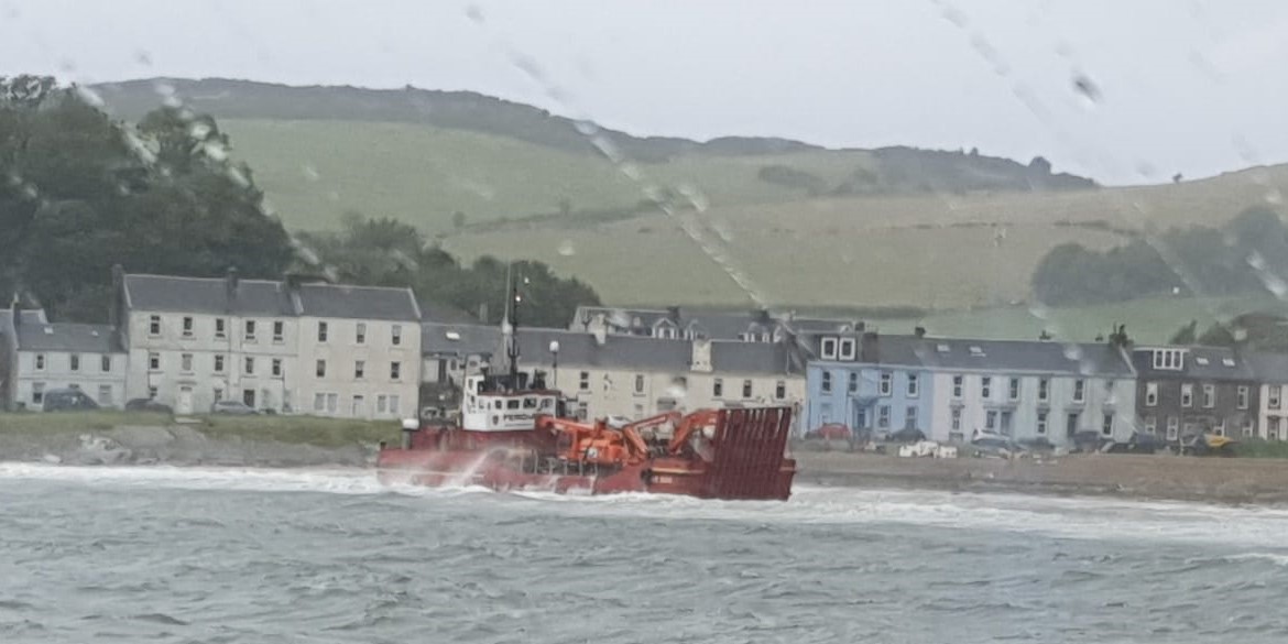 Vessel in difficulty at Kames Bay 