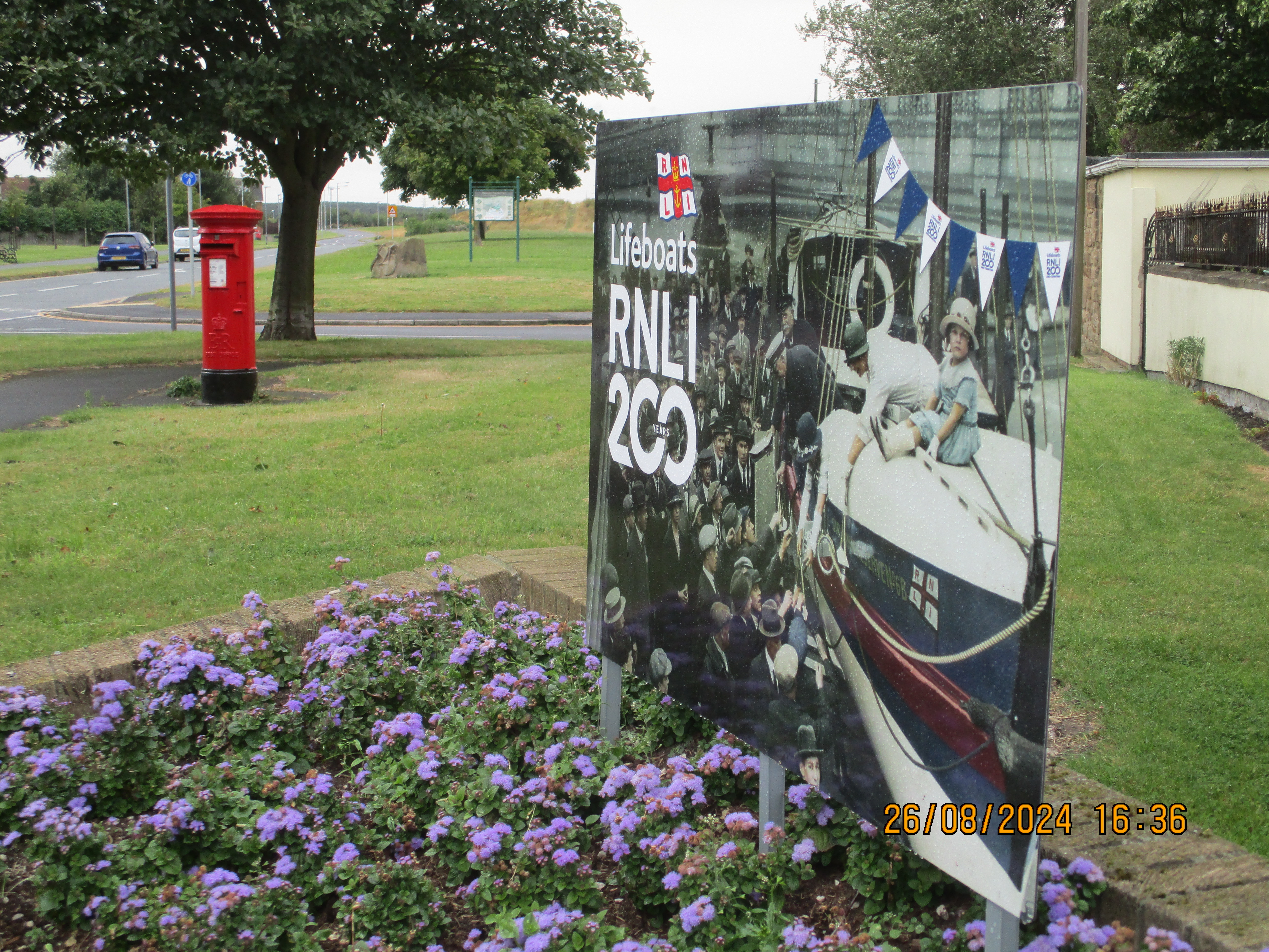 RNLI floral display at Newbiggin