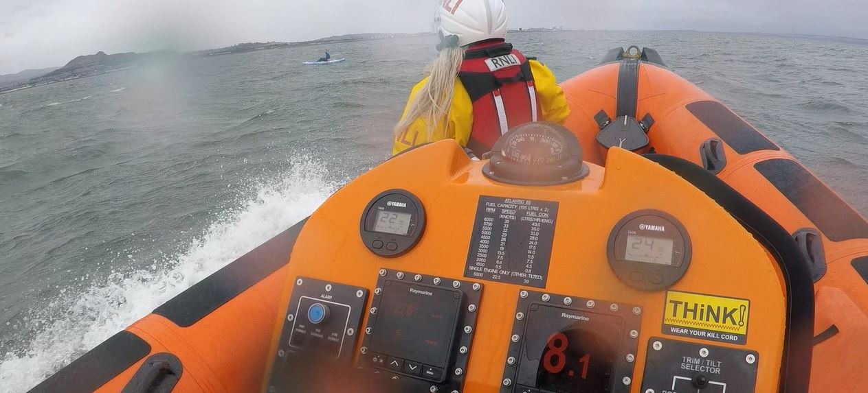 Kinghorn RNLI spots paddleboarder