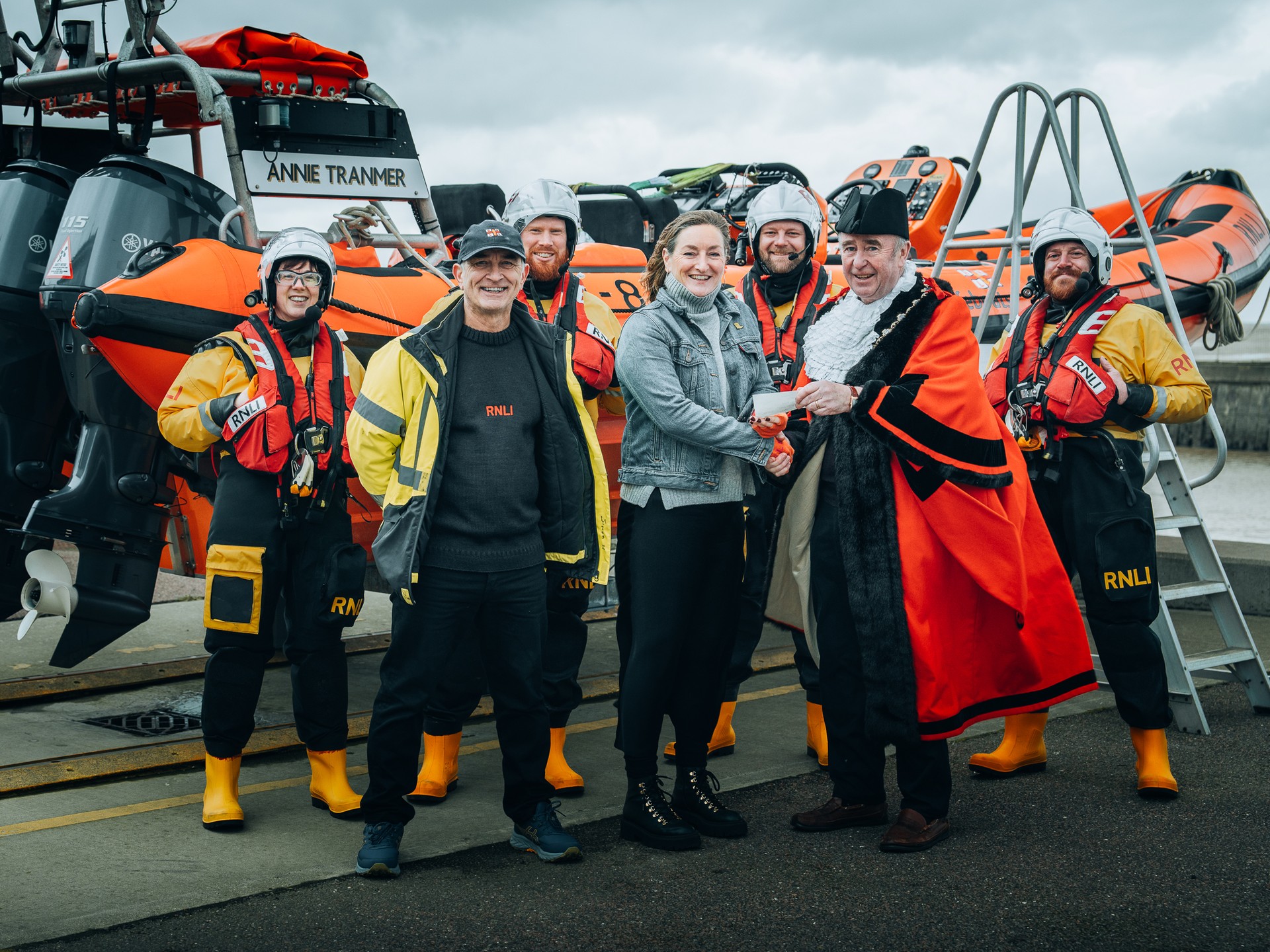 Southwold Town Mayor Simon Flunder presents a cheque for £303 to Lisa Cooper-Dann (l-r Alison MacFayden, Simon Hazelgrove, Ali Delaney, Lisa Cooper-Dann, Bob Cooper, Simon Flunder, Joe Barnes.)