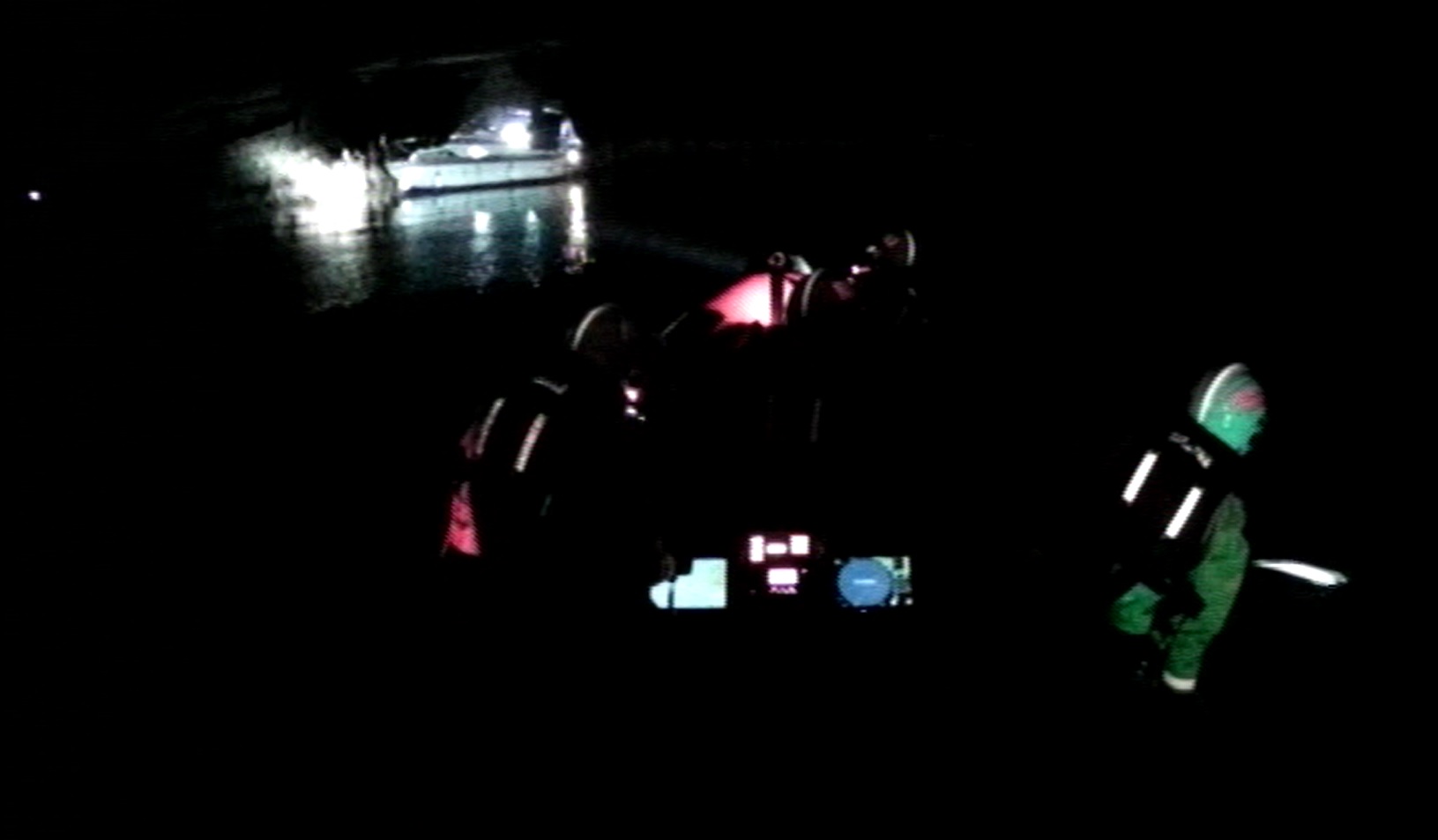 Carrybridge RNLI assist 4 people onboard a broken down vessel