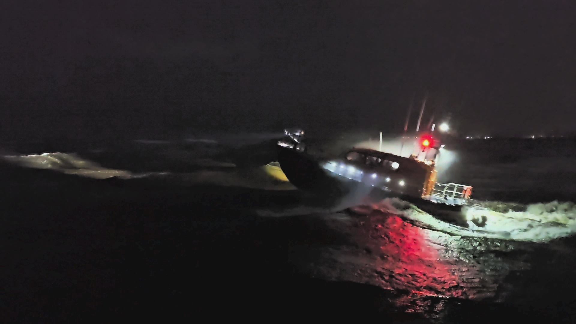 Girvan Lifeboat Leaving Harbour