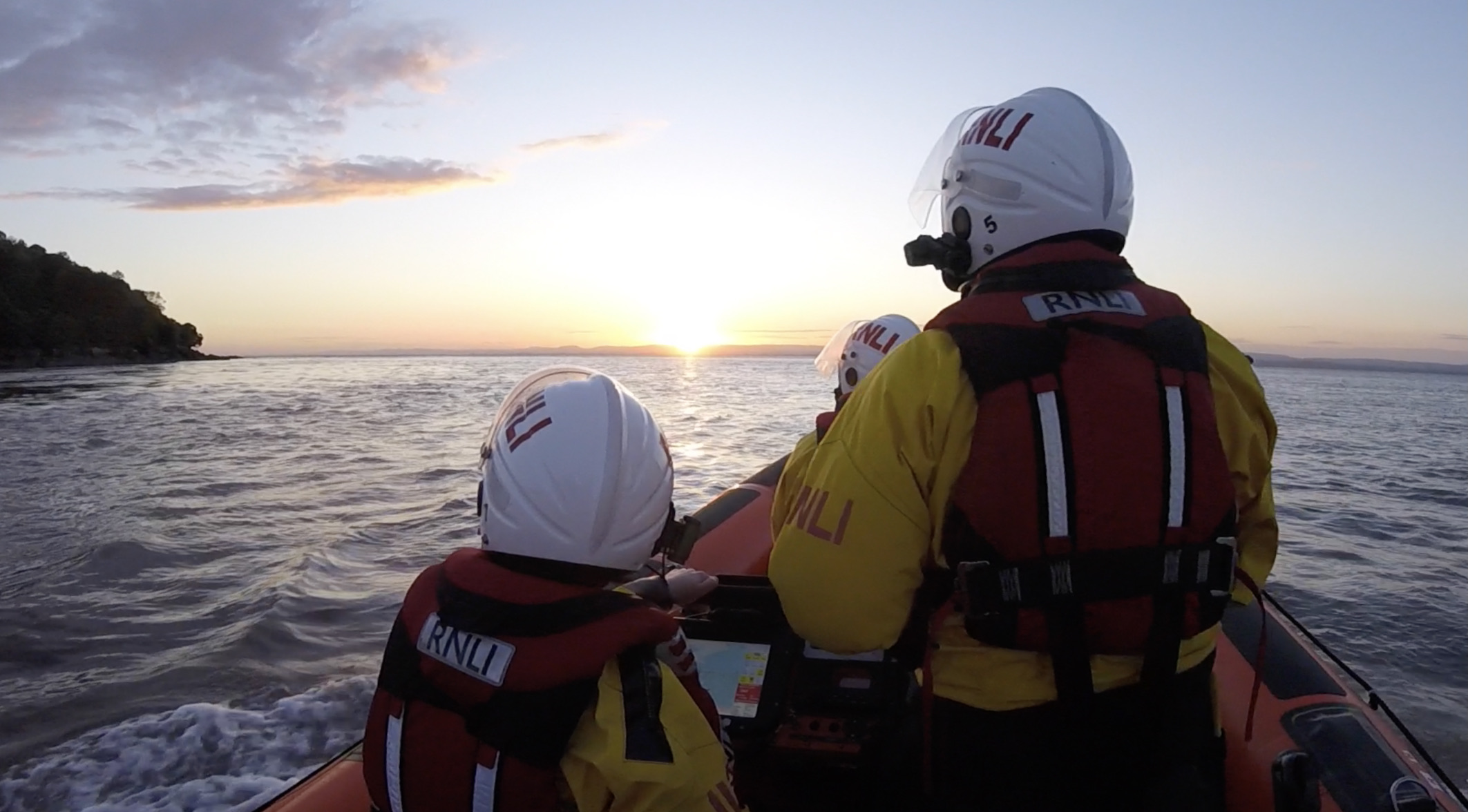 RNLI Portishead volunteers back from training when the sun is setting