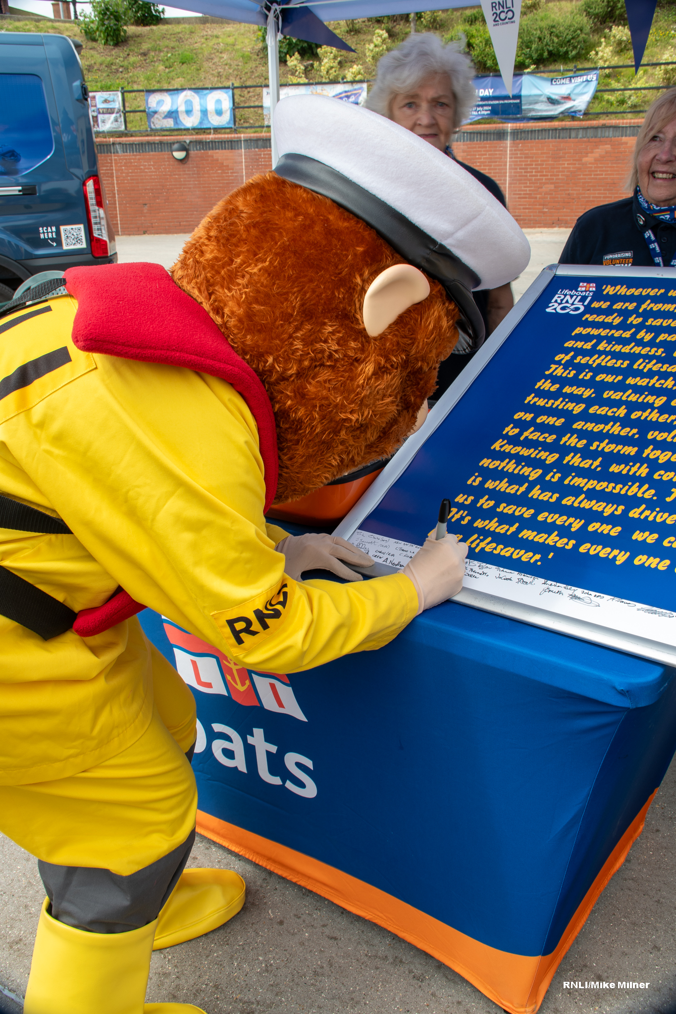 Stormy Stan signs the RNLI pledge at Bridlington Lifeboat Station.