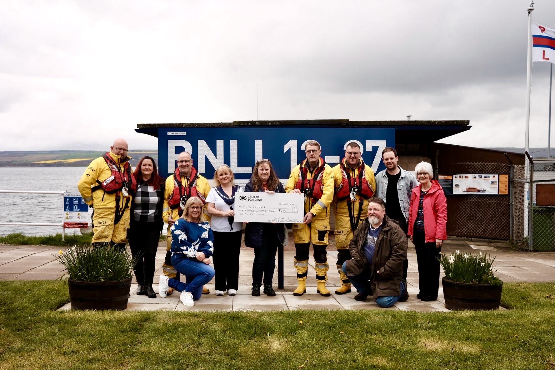 Easter Ross Musical Theatre present cheque to Invergordon RNLI