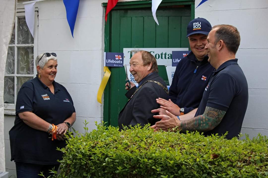 Mayor Ian Blackburn cuts the golden ribbon to signify the opening of 'The Cottage'