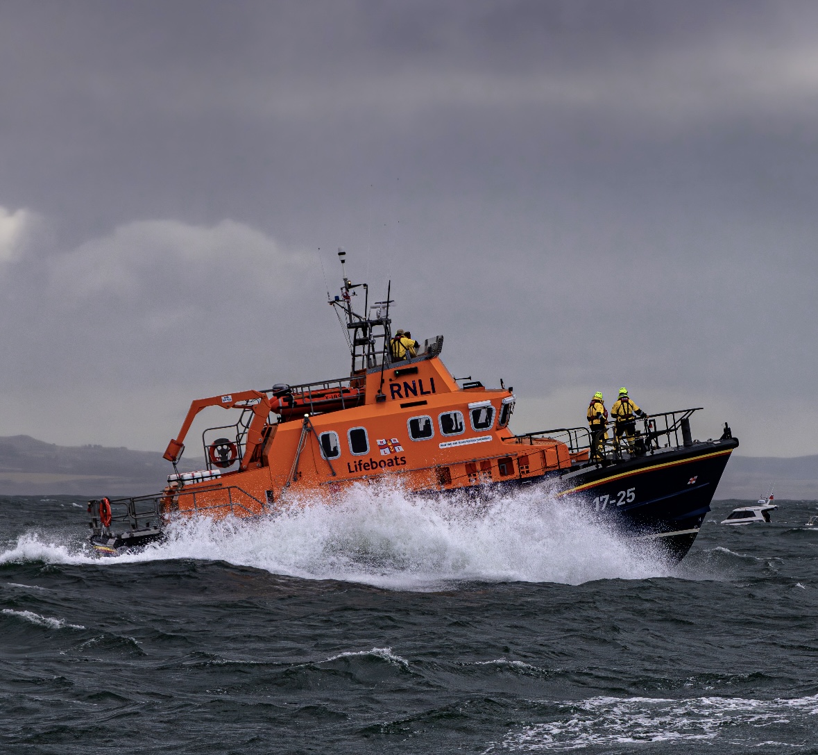 17-25, Yarmouth RNLI Lifeboat at Sea